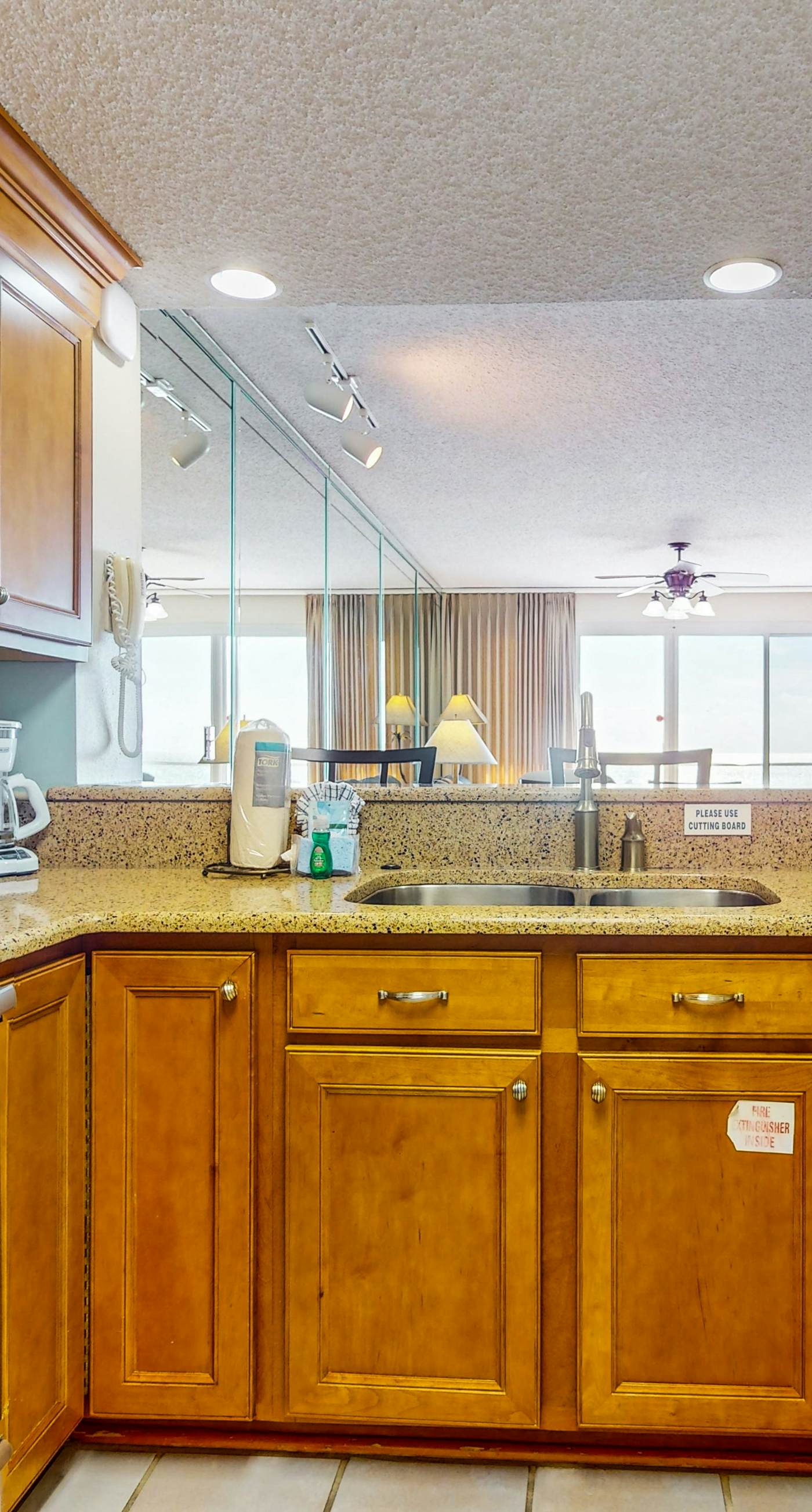 Relaxing, gulf-view condo with pool, fitness room & beach access