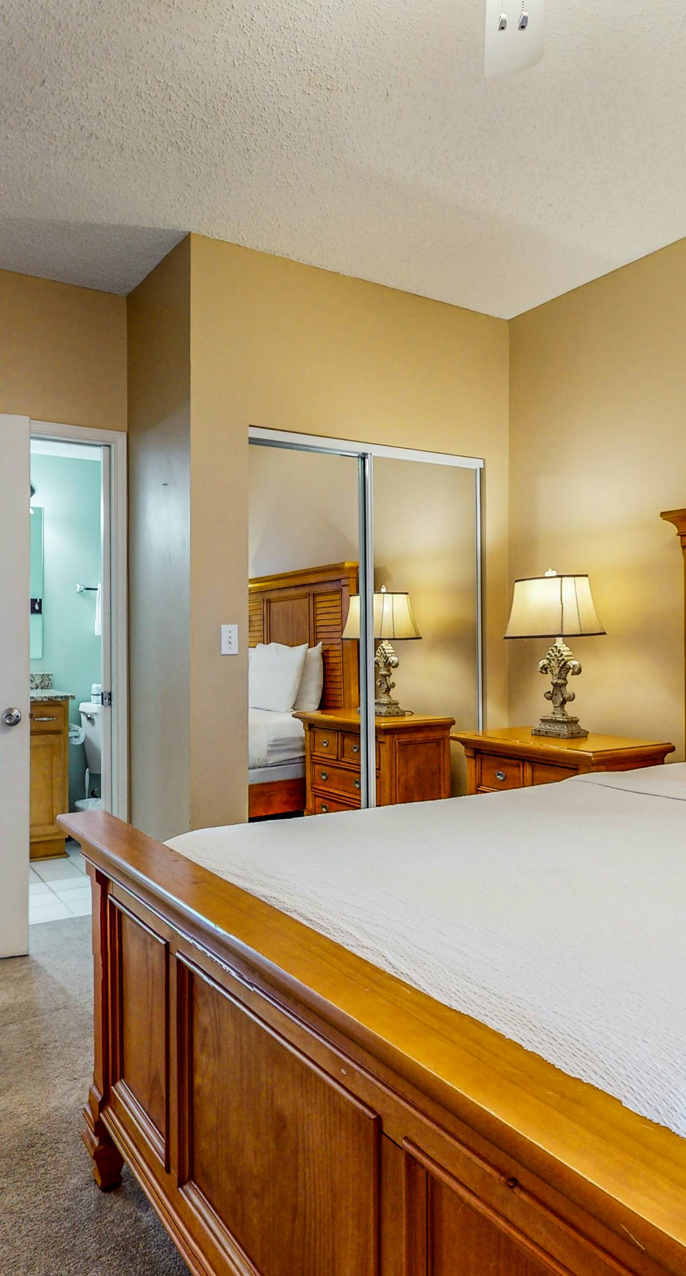 Relaxing, gulf-view condo with pool, fitness room & beach access