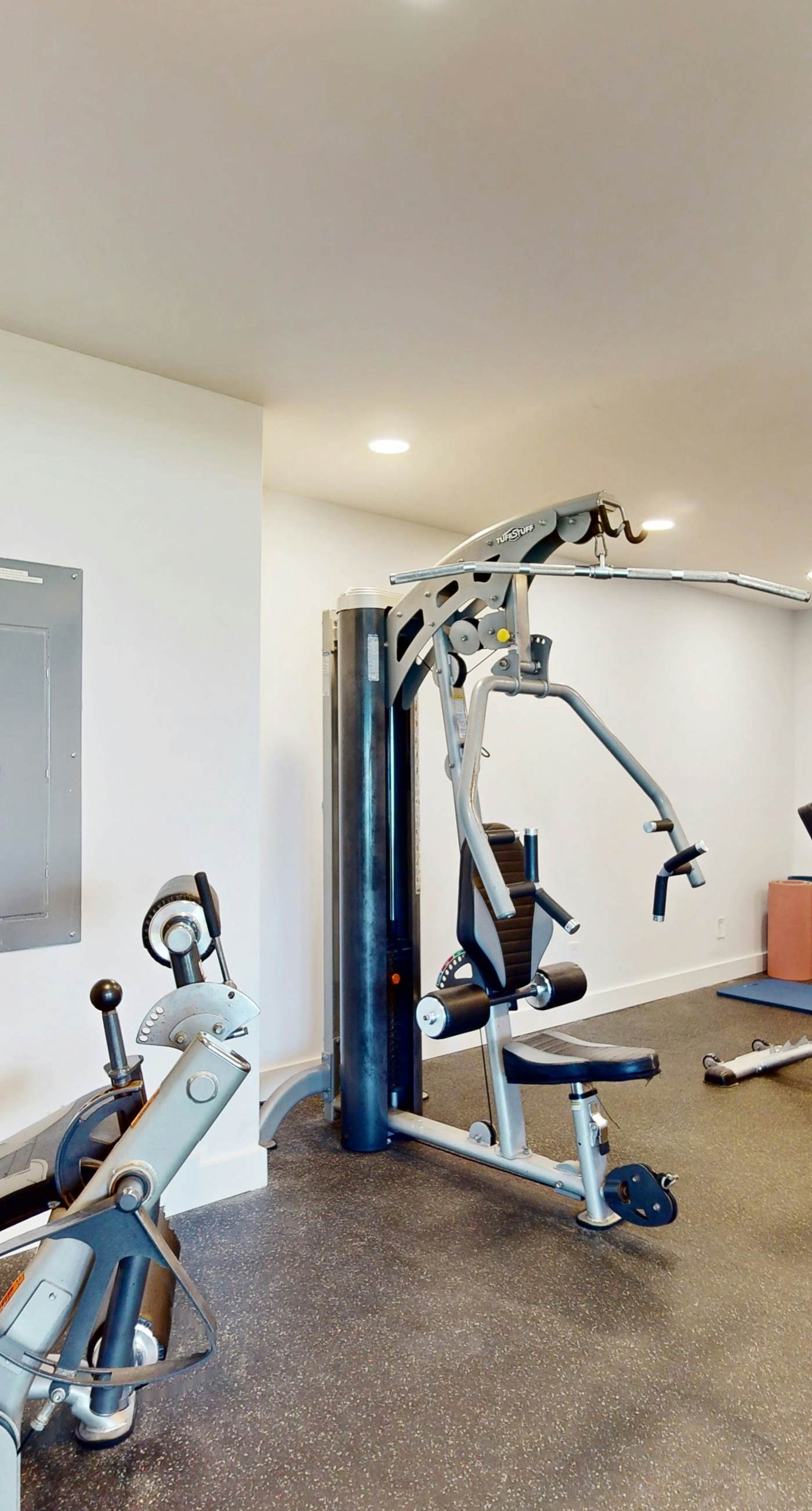 Relaxing, gulf-view condo with pool, fitness room & beach access