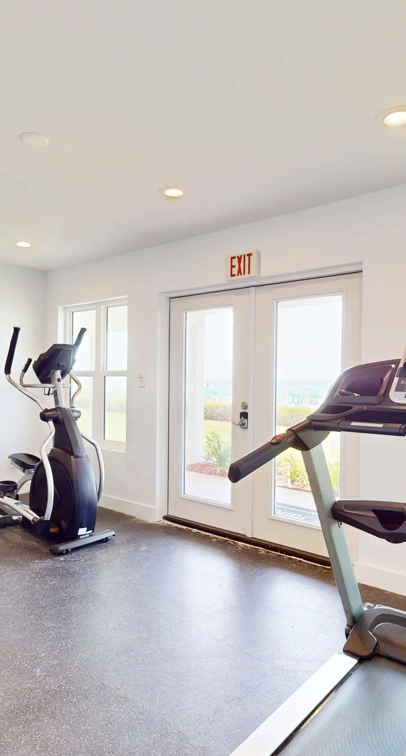 Pleasant, beachside home with Gulf view, pool & pool spa access