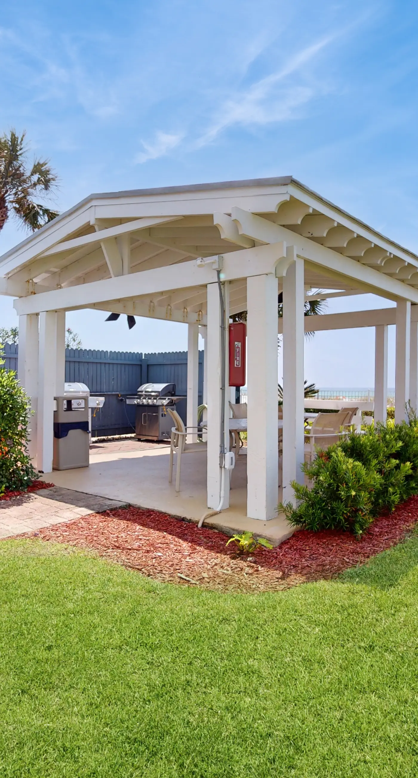 Pleasant, beachside home with Gulf view, pool & pool spa access