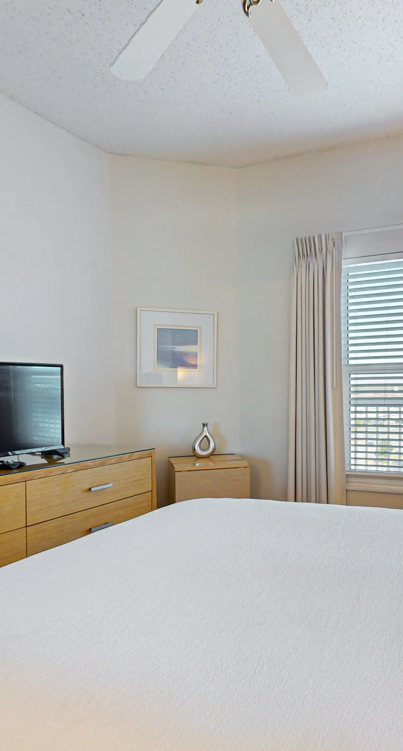Seaside escape with water view, balcony, pool, pool spa & gym access