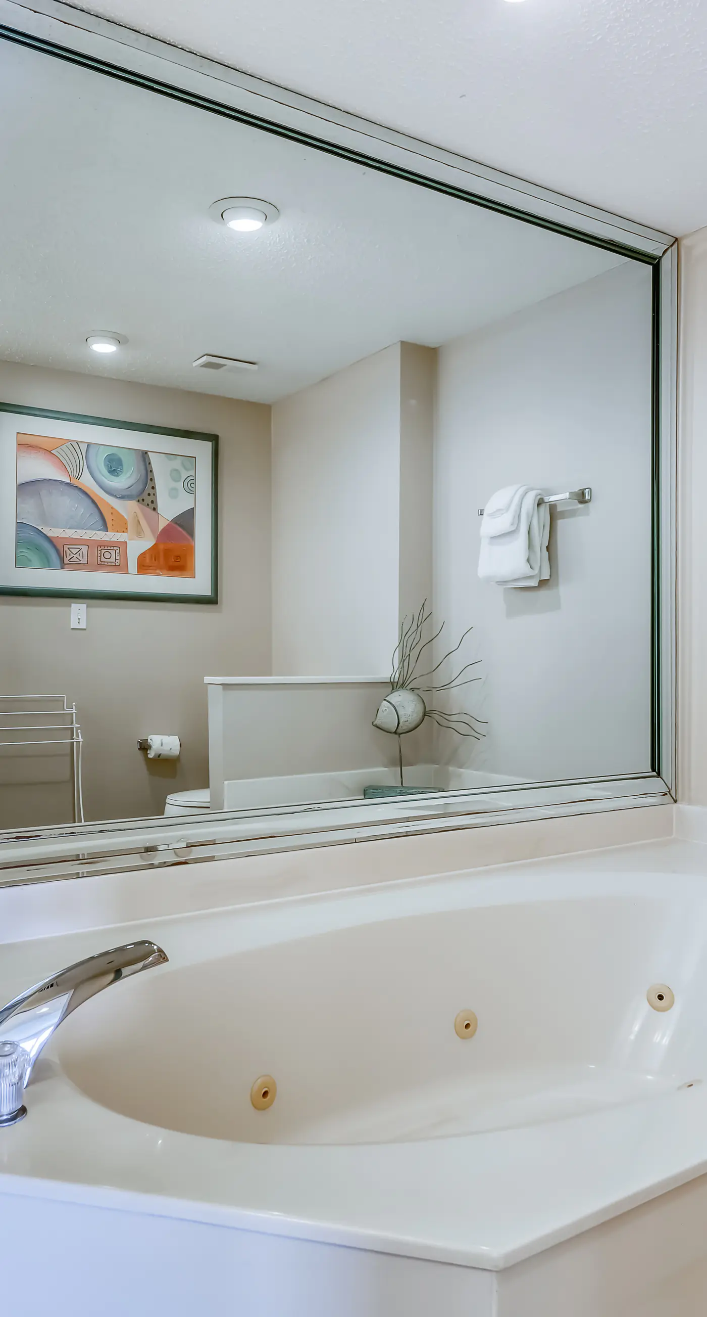 Elegantly-appointed condo at the beach with Gulf views & pool