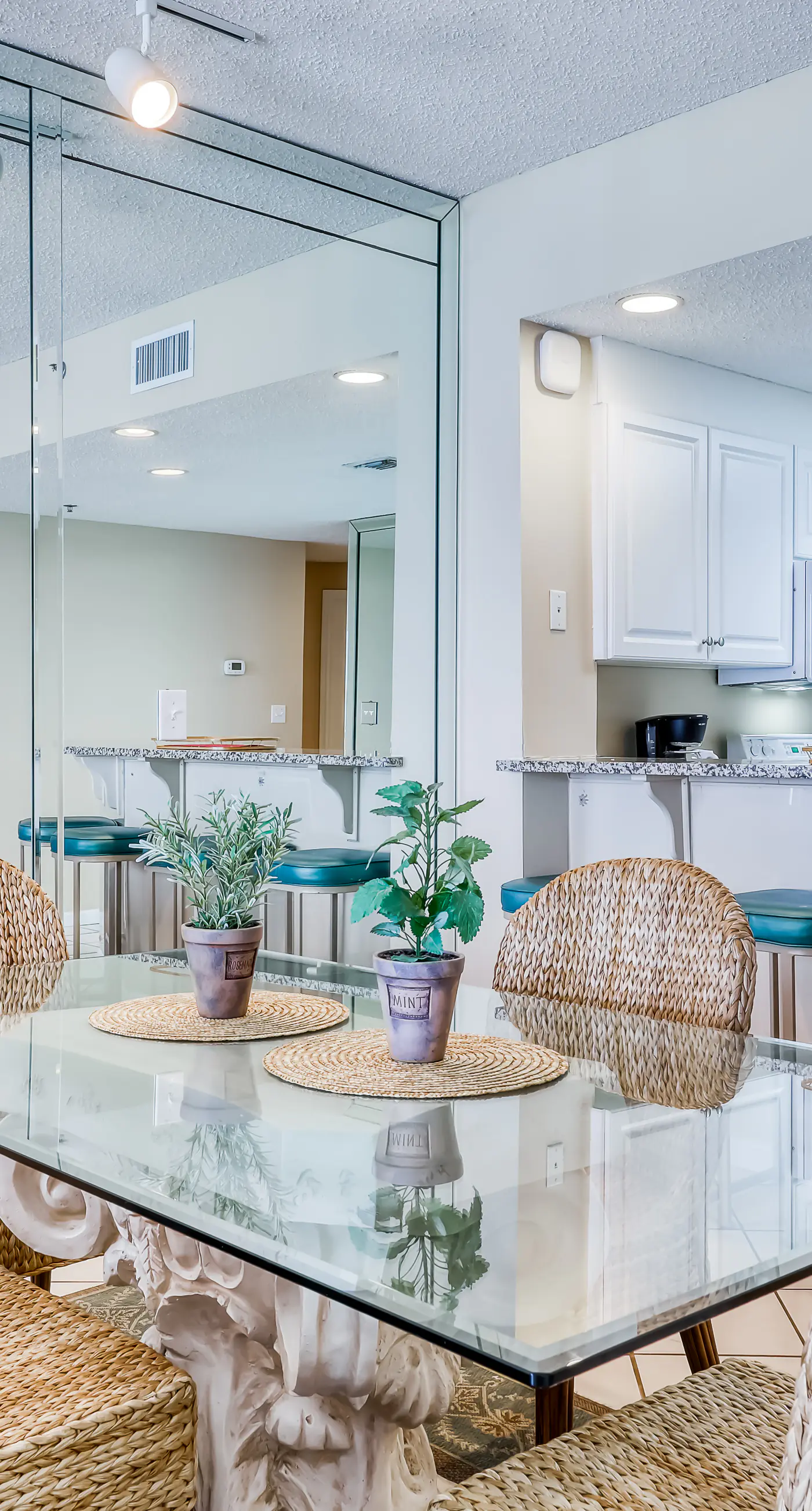 Elegantly-appointed condo at the beach with Gulf views & pool