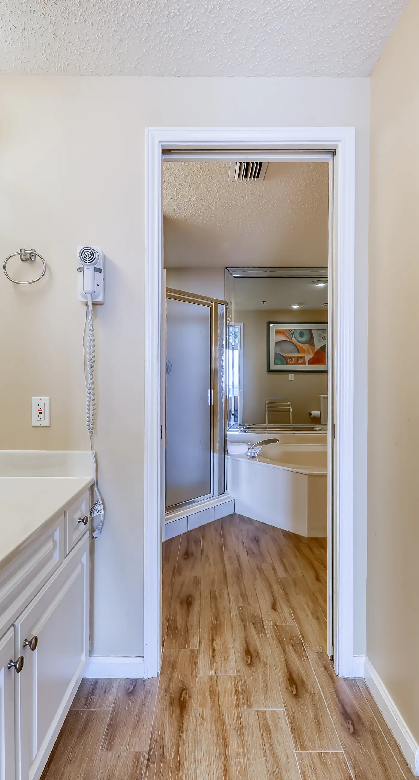 Elegantly-appointed condo at the beach with Gulf views & pool