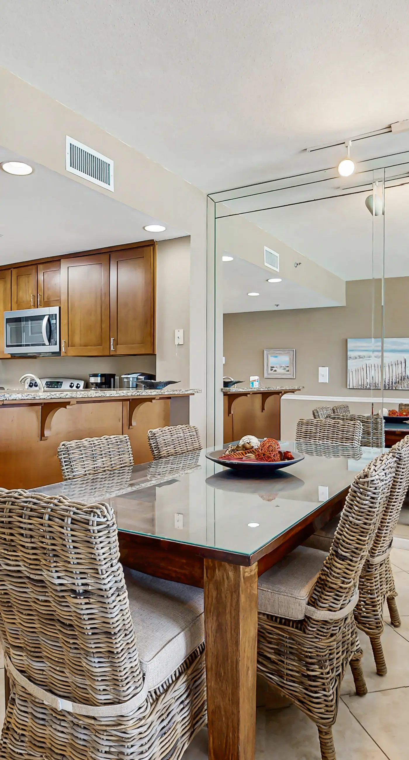 Superb Gulf front condo with pool, pool spa & fitness center access