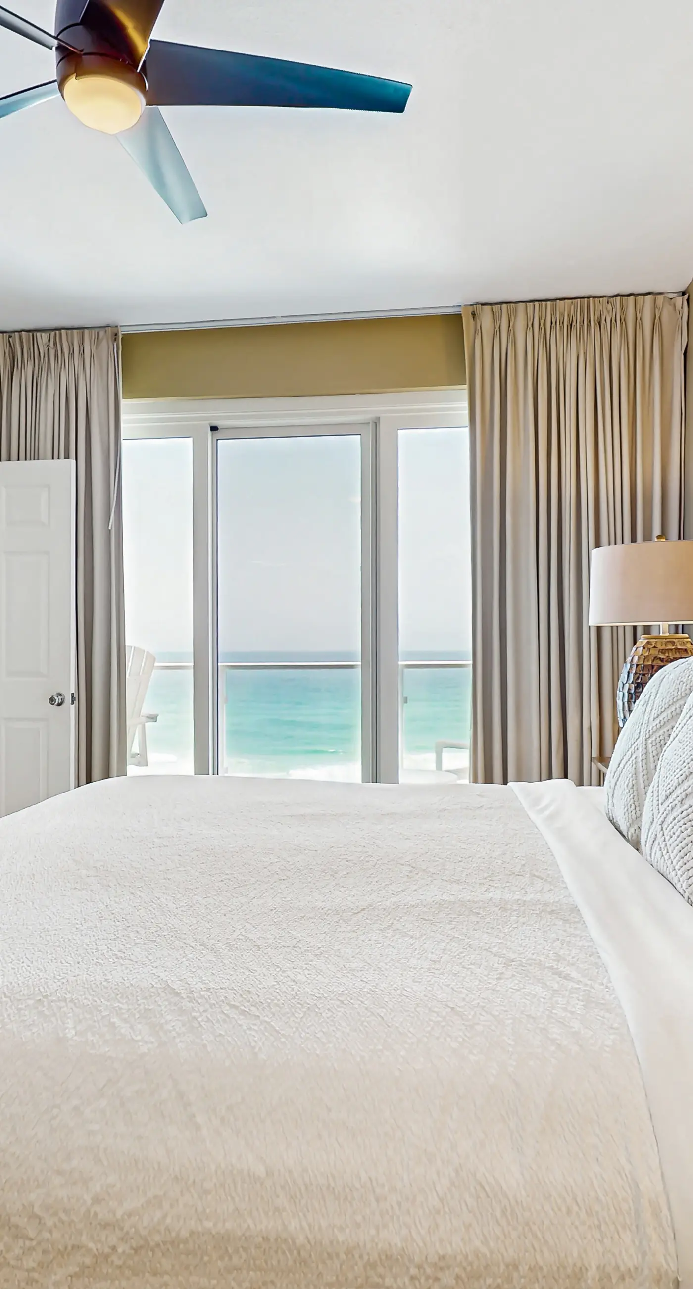 Superb Gulf front condo with pool, pool spa & fitness center access