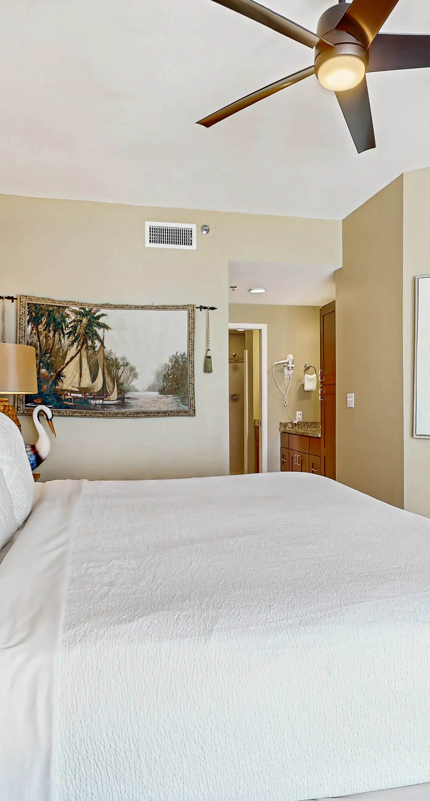 Superb Gulf front condo with pool, pool spa & fitness center access