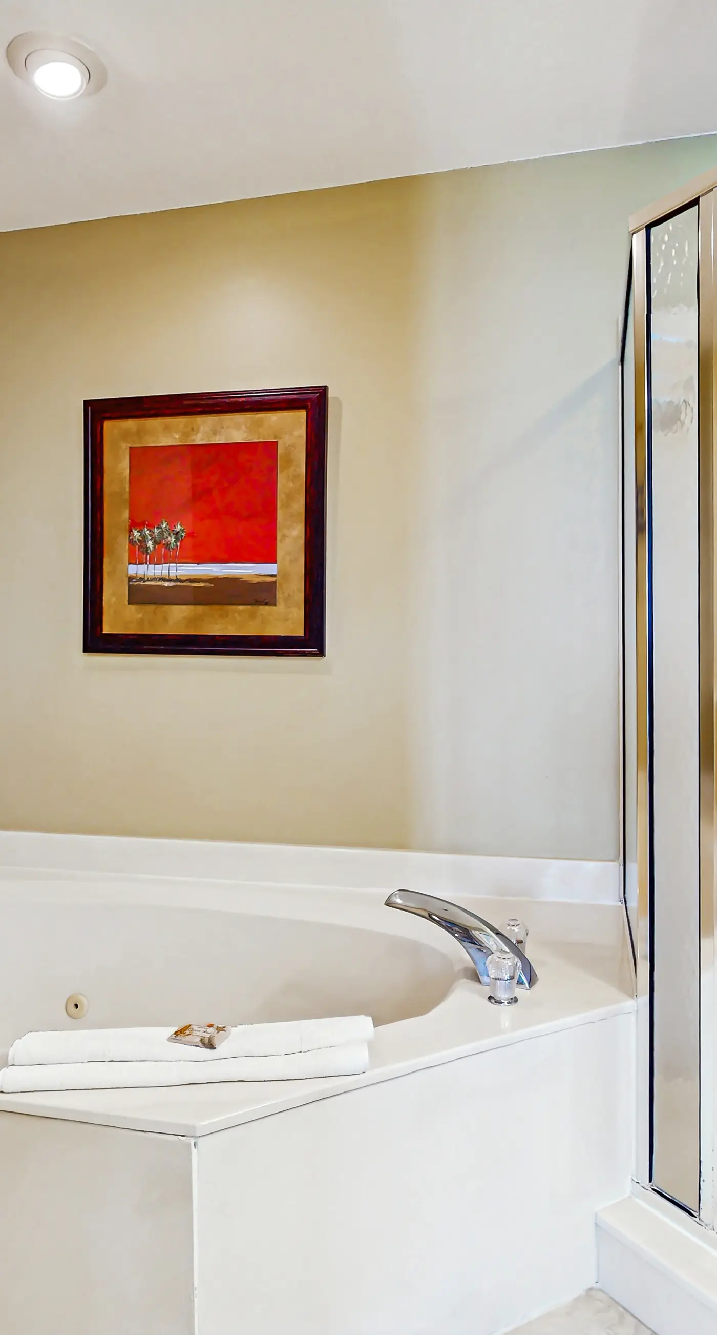 Superb Gulf front condo with pool, pool spa & fitness center access