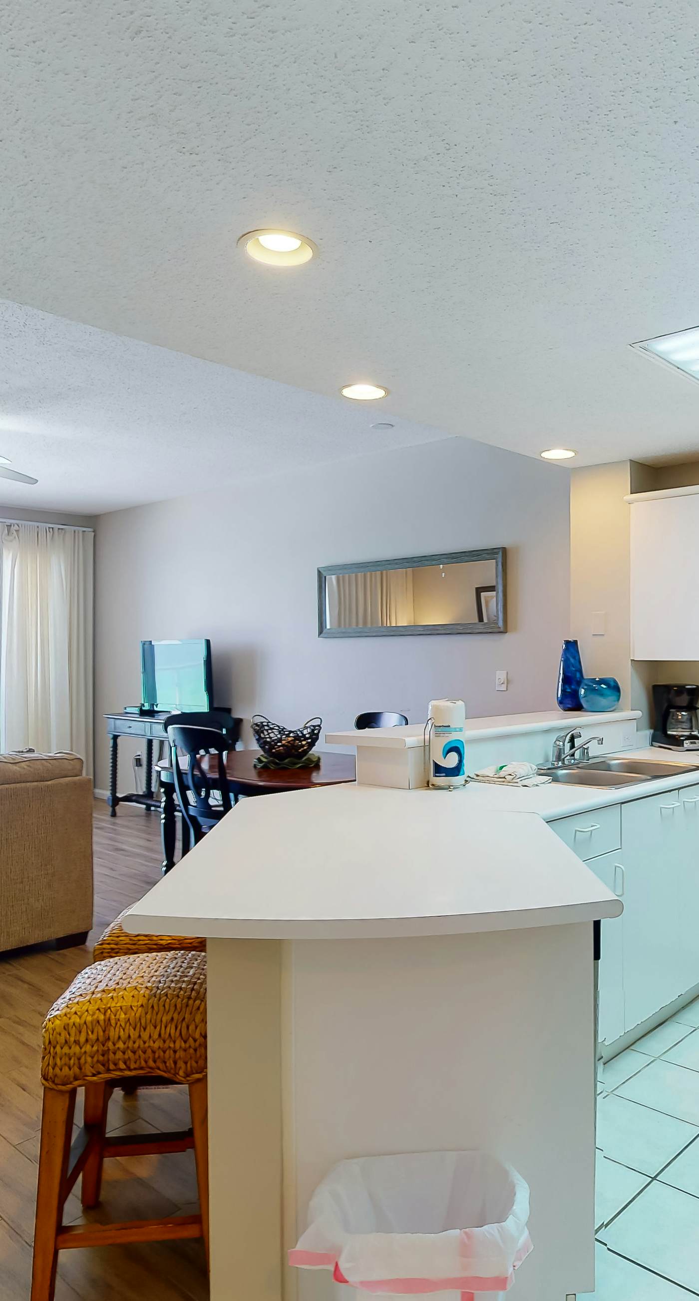 Gorgeous beach view home with balcony, pool & fitness room