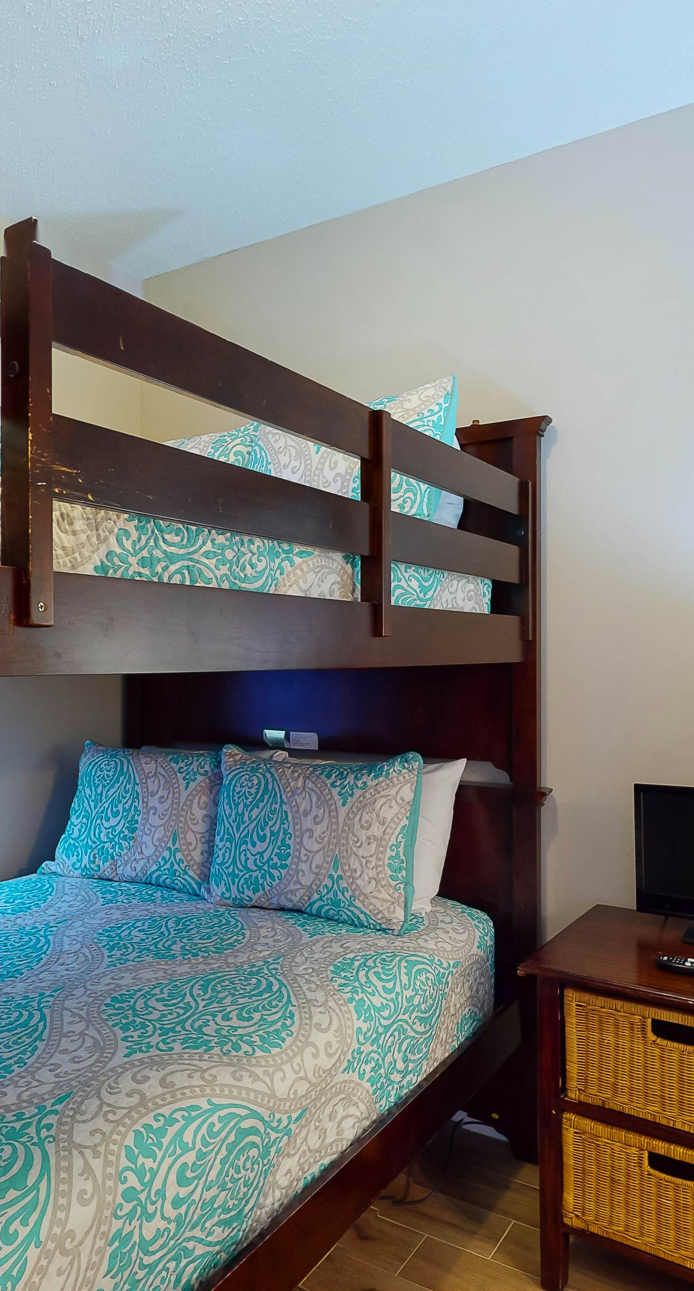 Gorgeous beach view home with balcony, pool & fitness room