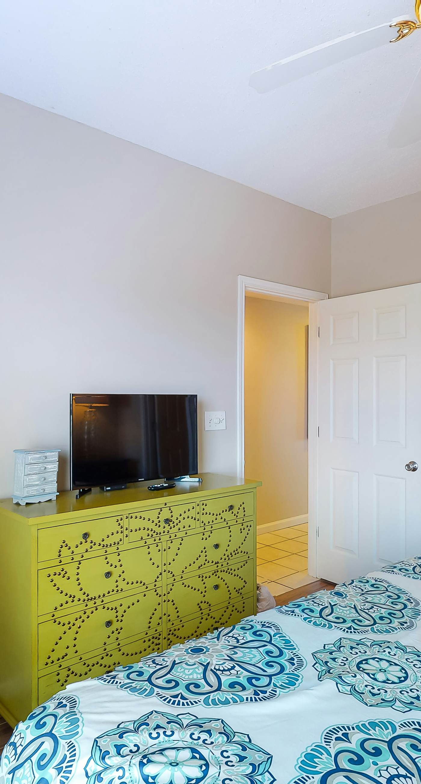 Gorgeous beach view home with balcony, pool & fitness room