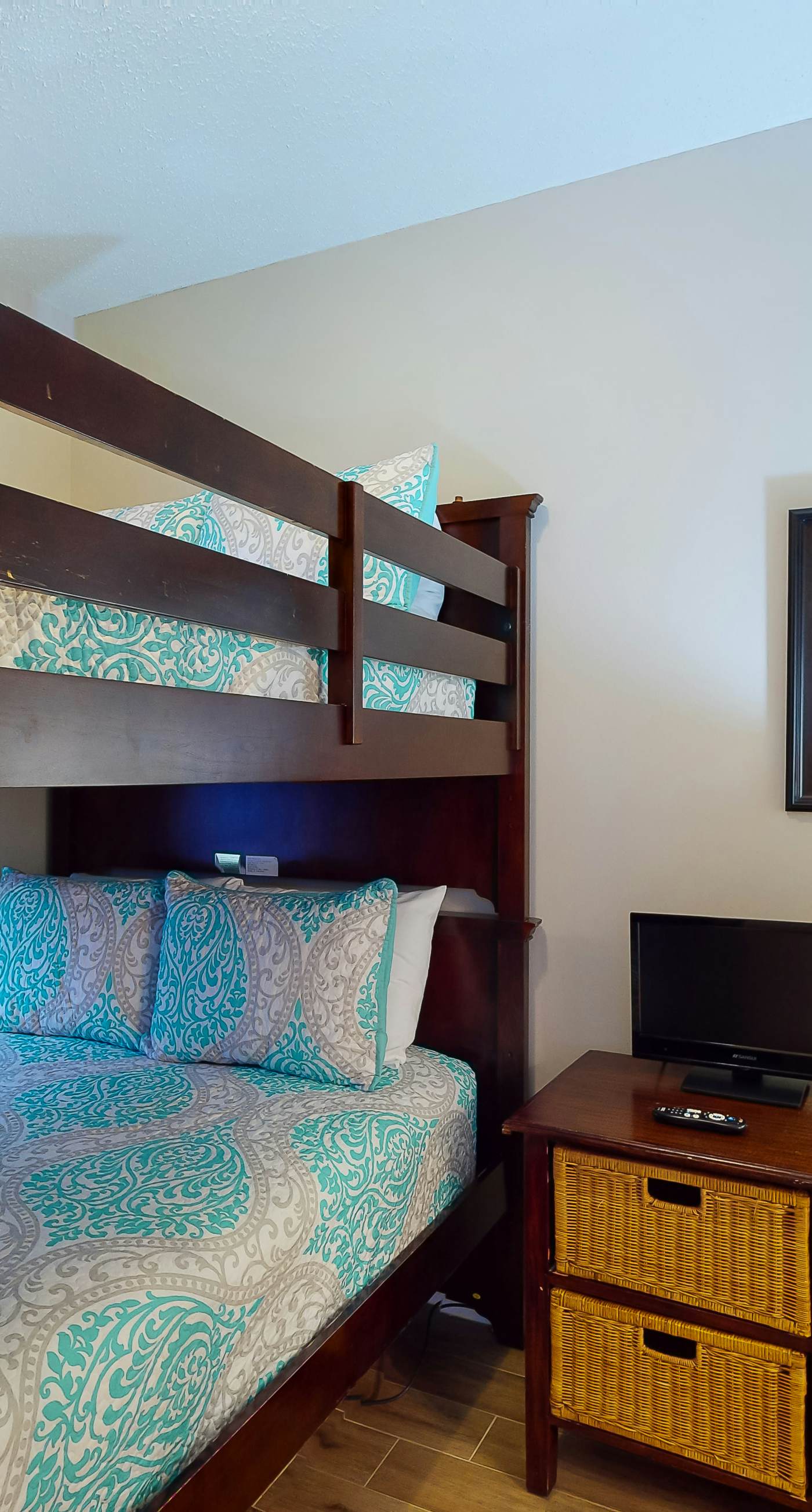 Gorgeous beach view home with balcony, pool & fitness room