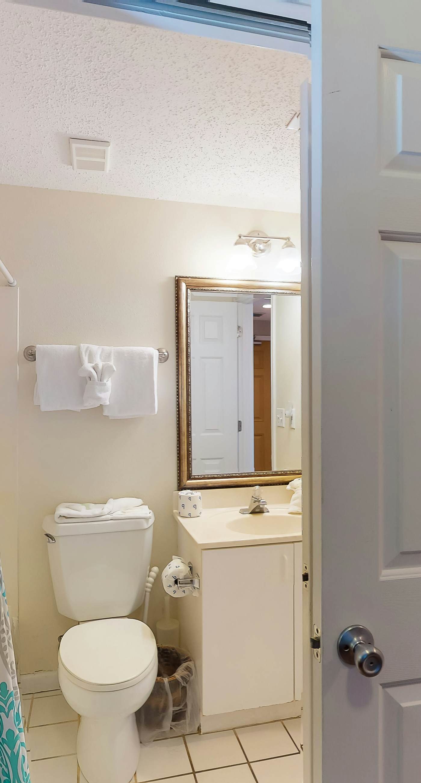 Gorgeous beach view home with balcony, pool & fitness room