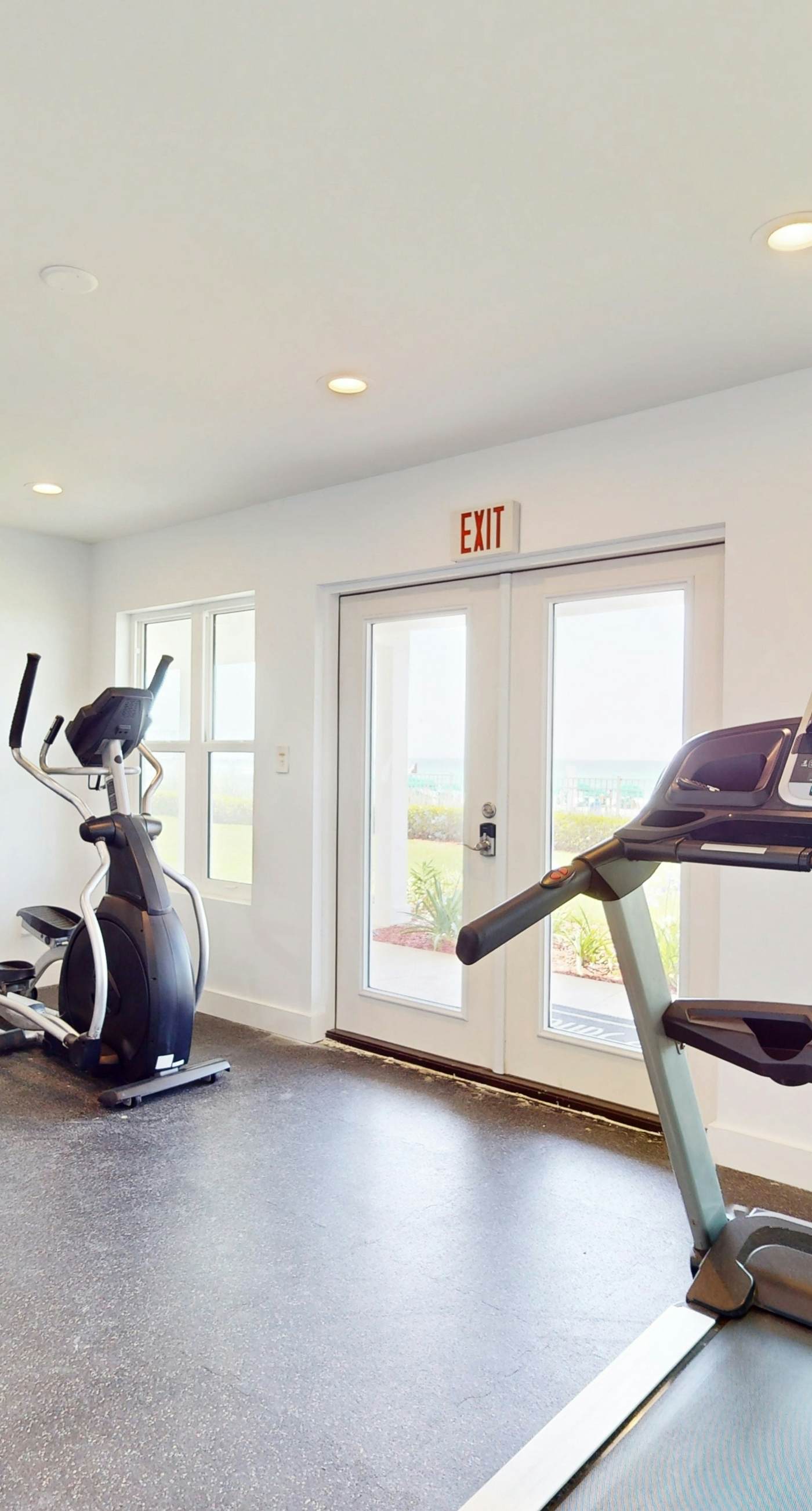 Gorgeous beach view home with balcony, pool & fitness room