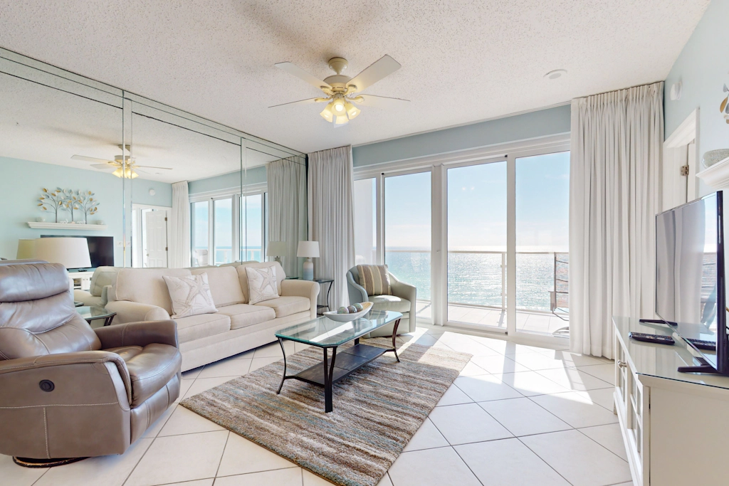 Vibrant condo on the Gulf with pool, fitness room & playground