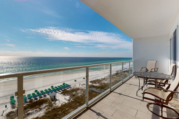 Vibrant condo on the Gulf with pool, fitness room & playground