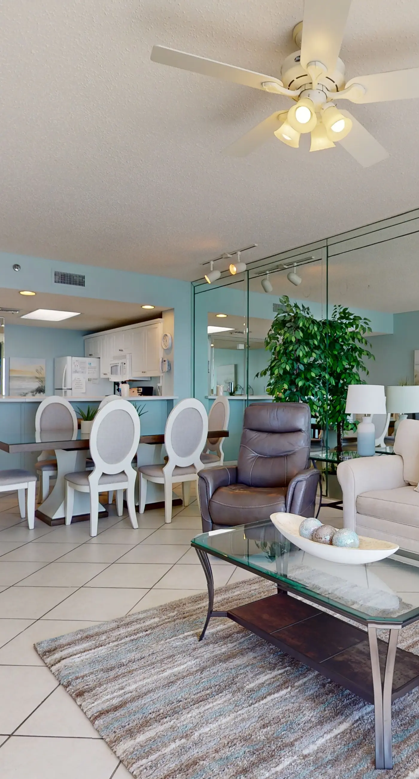 Vibrant condo on the Gulf with pool, fitness room & playground