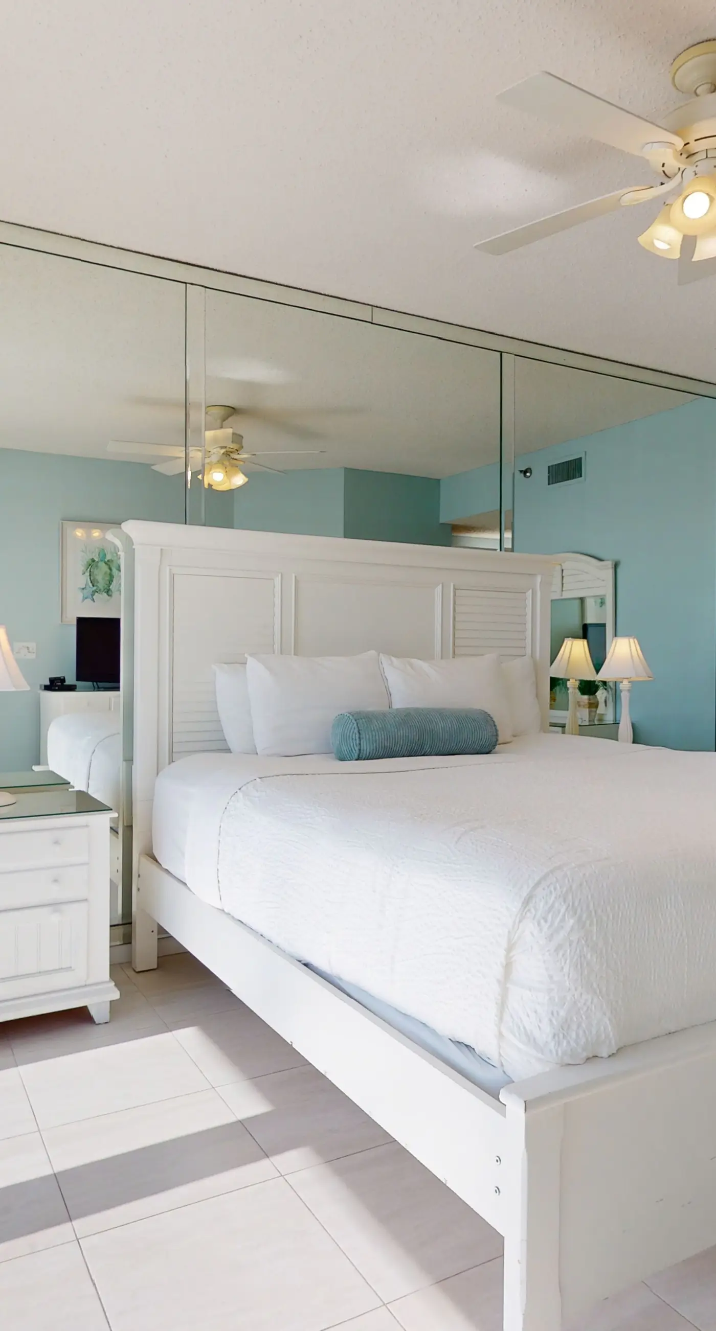 Vibrant condo on the Gulf with pool, fitness room & playground