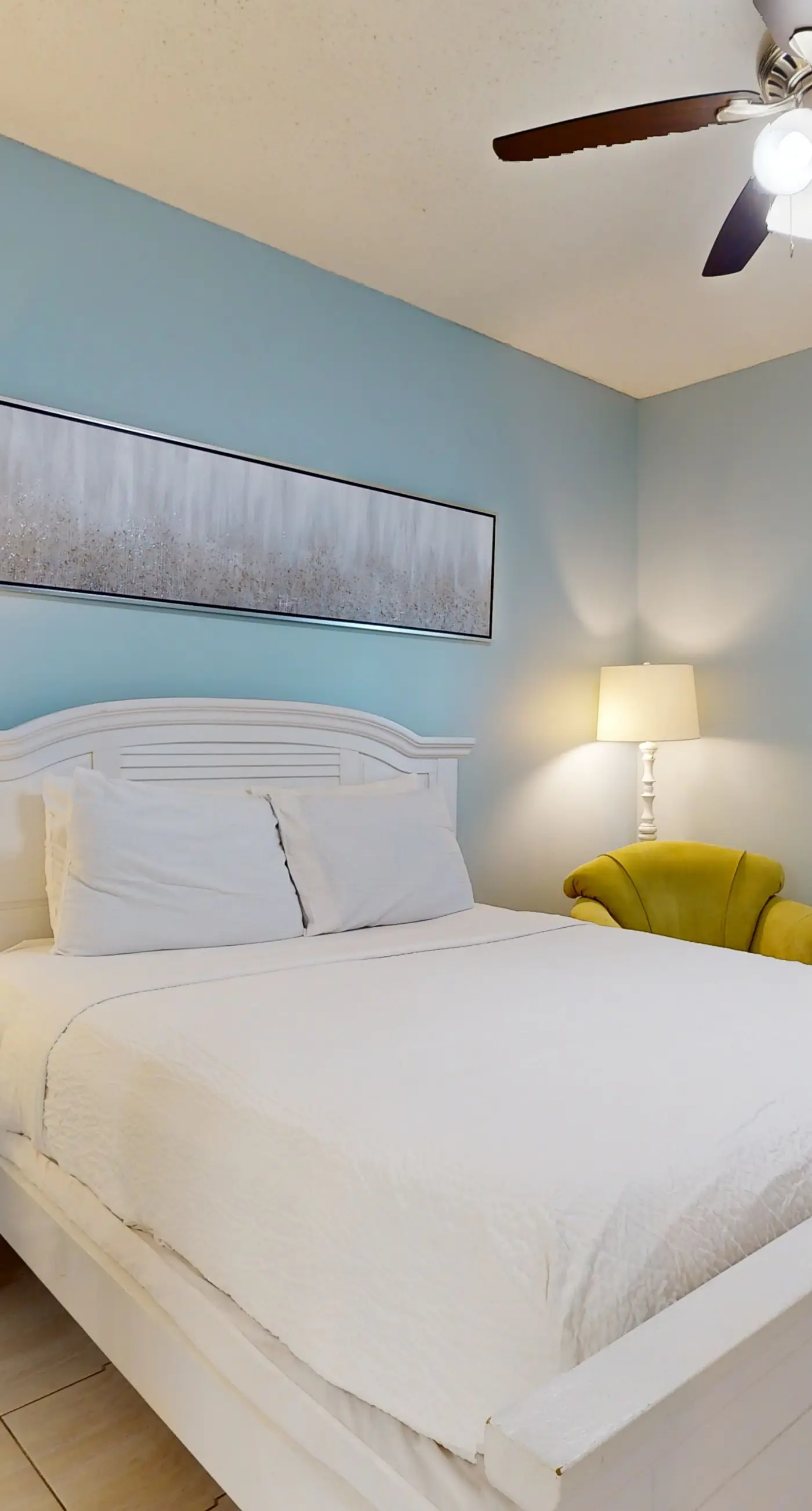 Vibrant condo on the Gulf with pool, fitness room & playground
