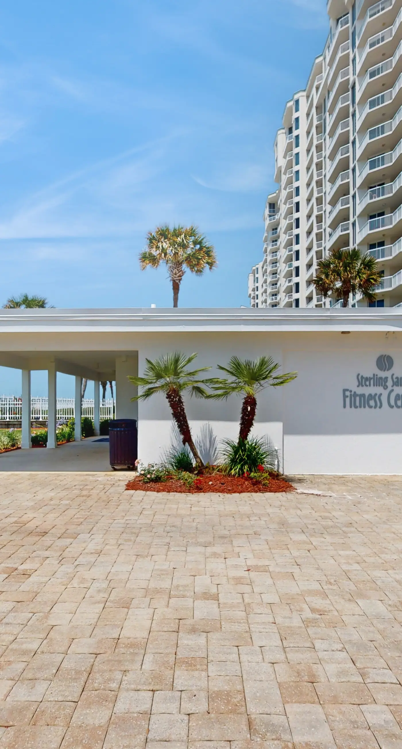 Vibrant condo on the Gulf with pool, fitness room & playground