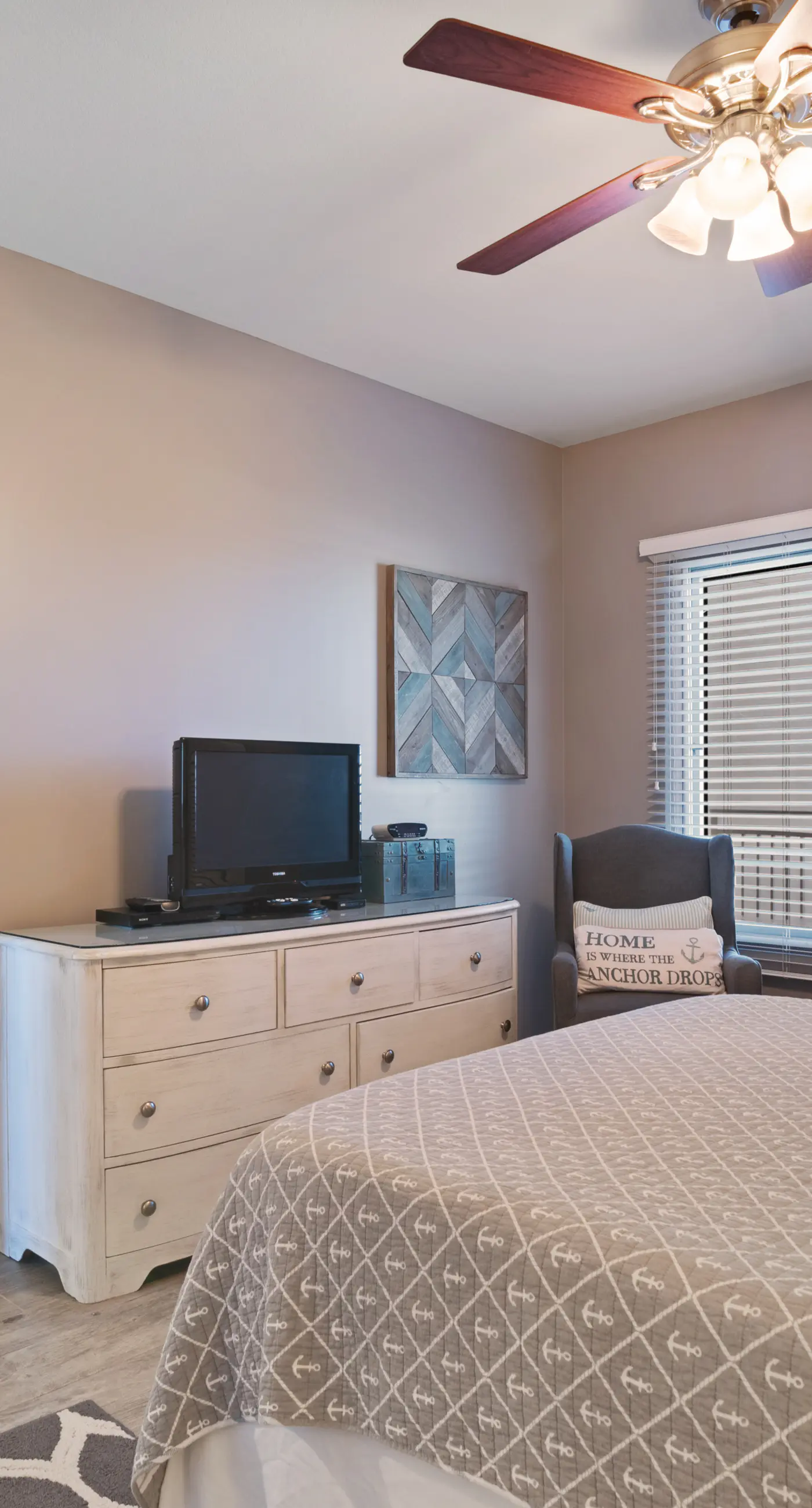 Beach condo with private balcony, gulf views & fitness room