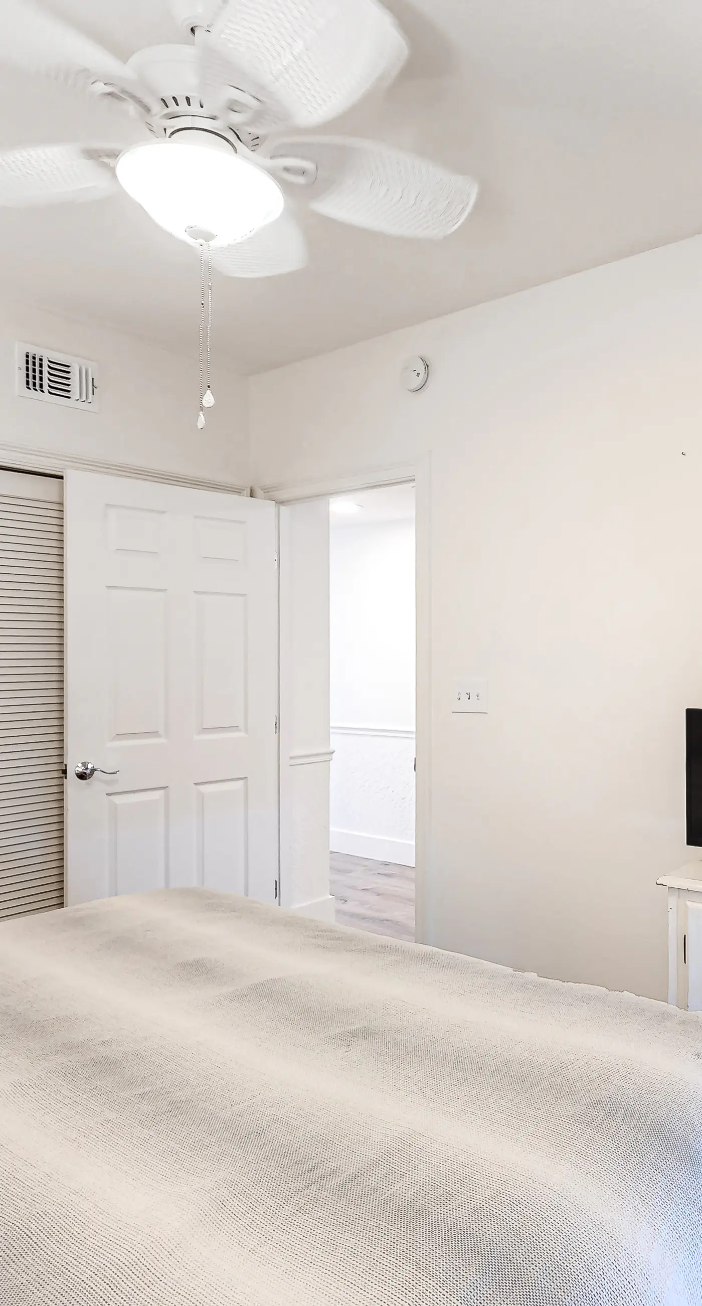 “Captiva” beachfront condo w/ ocean views and pool & fitness center access