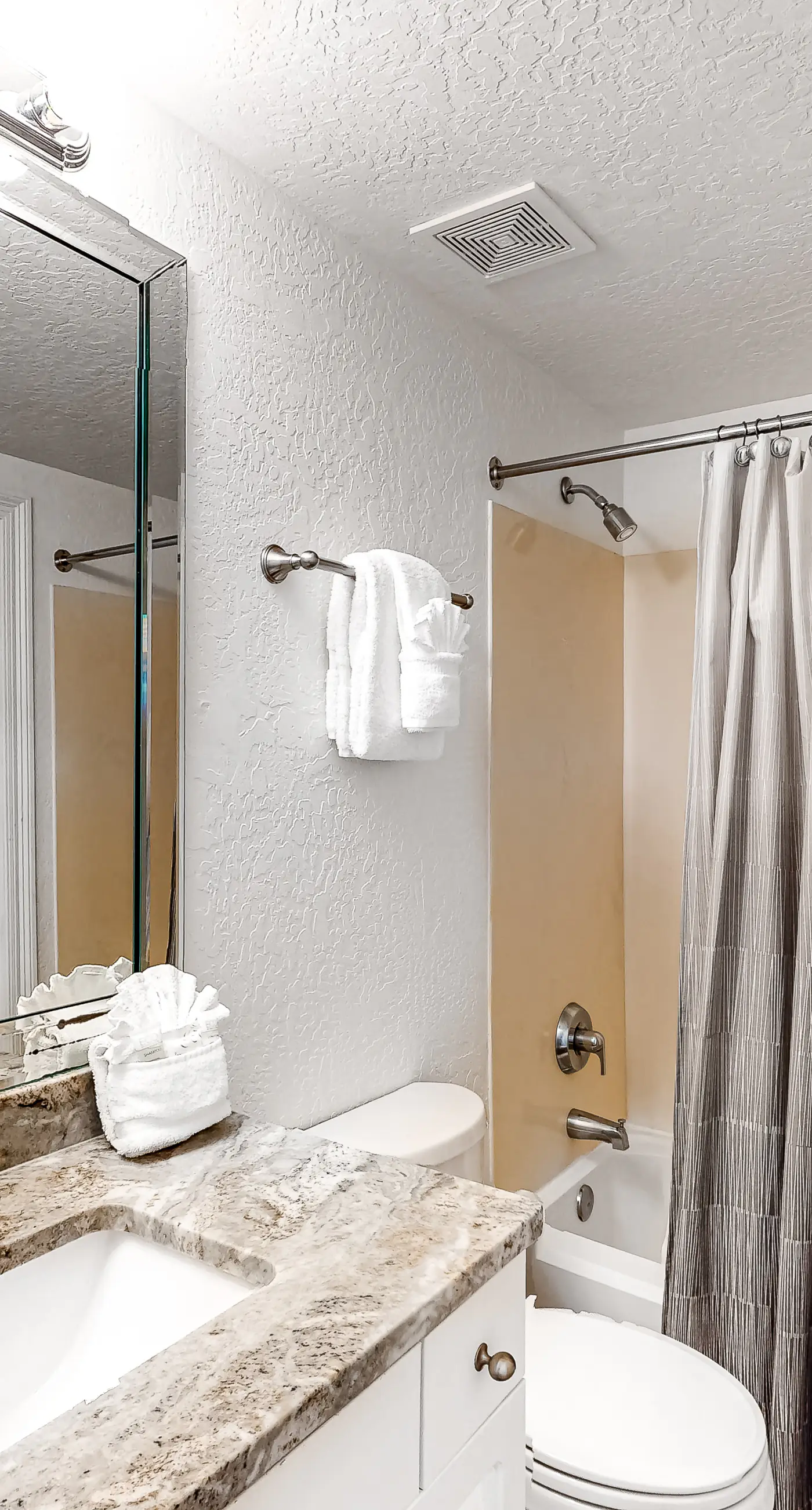 “Captiva” beachfront condo w/ ocean views and pool & fitness center access