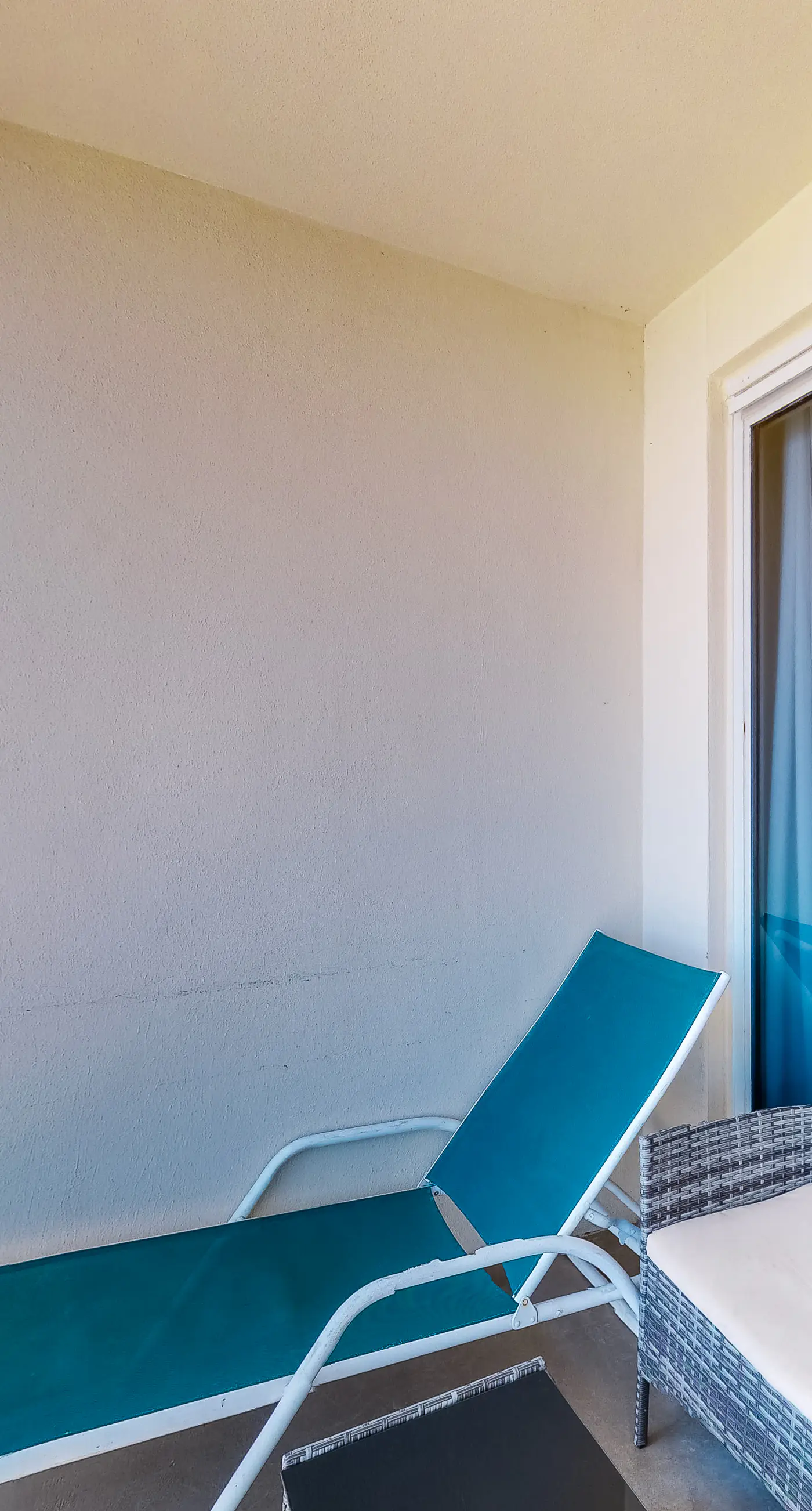 “Captiva” beachfront condo w/ ocean views and pool & fitness center access