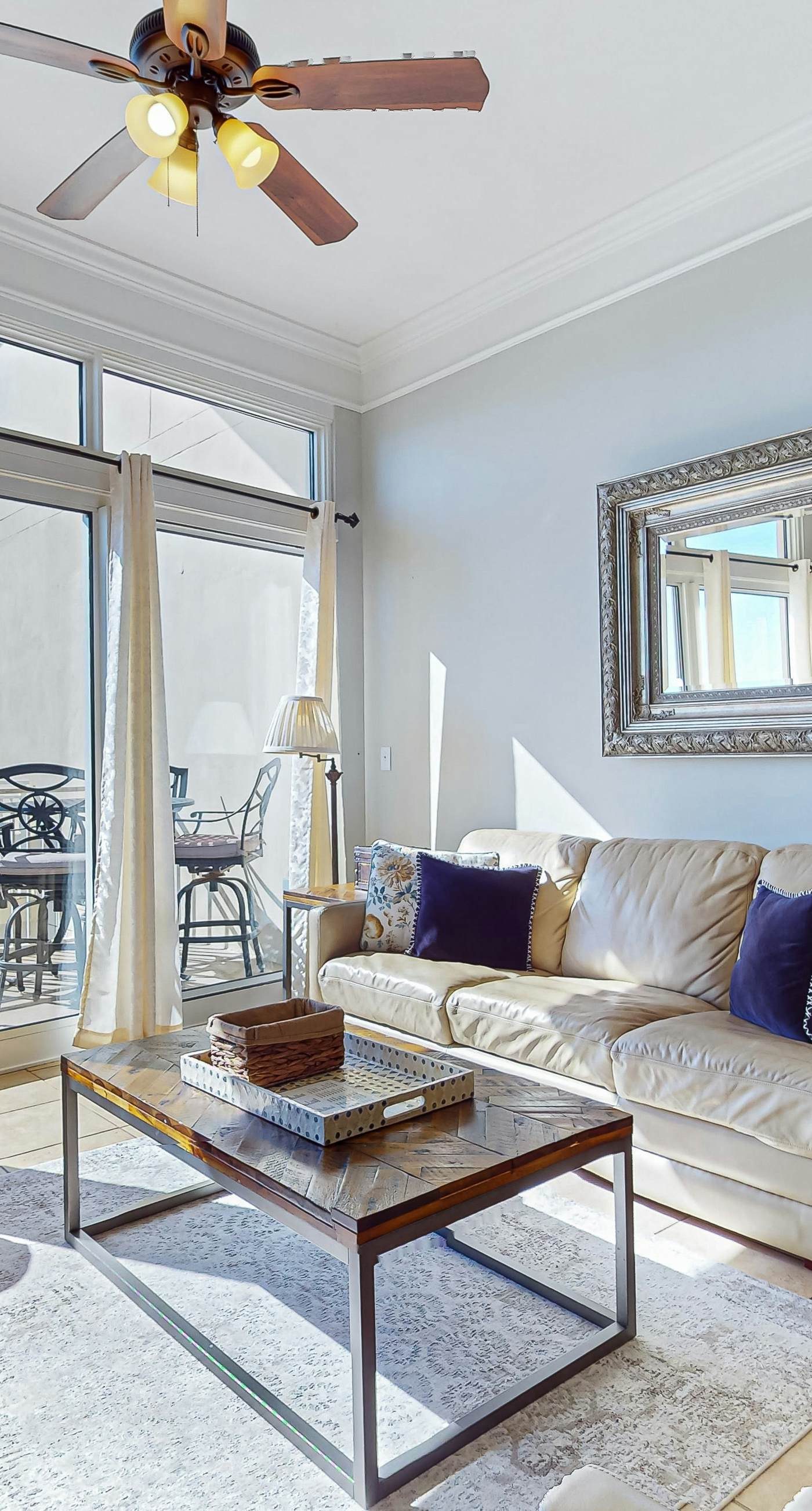 Penthouse condo w balcony, gulf views & shared pool&fitness