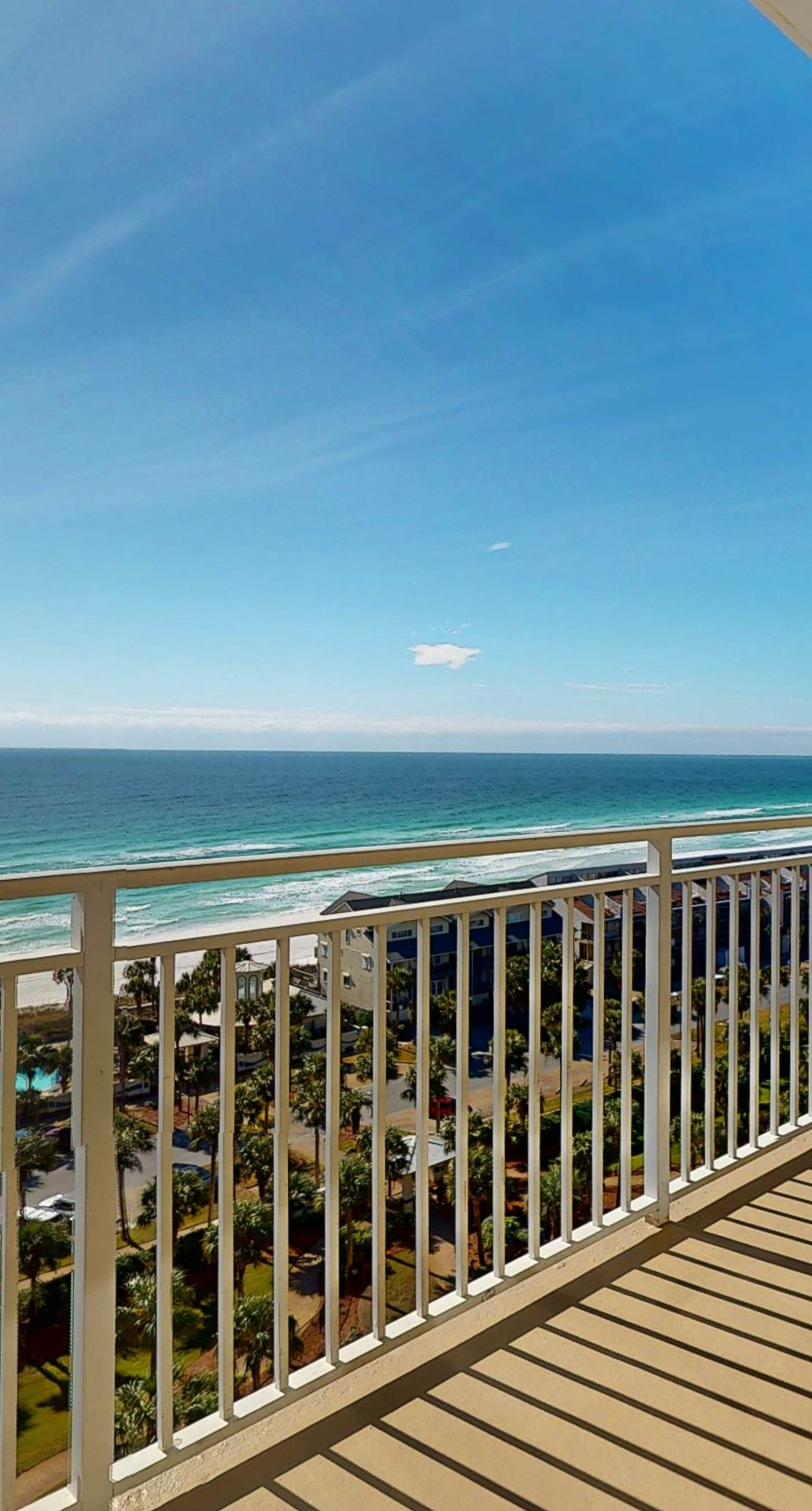 Penthouse home with gulf views from balcony - shared pool & beach access