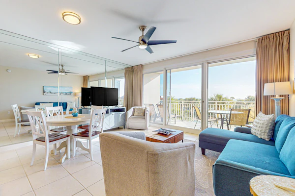 Luxurious Gulf Front Condo w/Free WiFi, Private Washer/Dryer, Shared Pool, & Gym