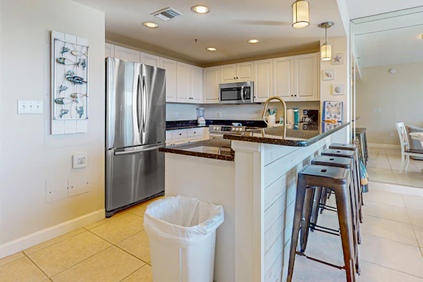 Luxurious Gulf Front Condo w/Free WiFi, Private Washer/Dryer, Shared Pool, & Gym