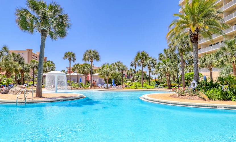 Luxurious Gulf Front Condo w/Free WiFi, Private Washer/Dryer, Shared Pool, & Gym