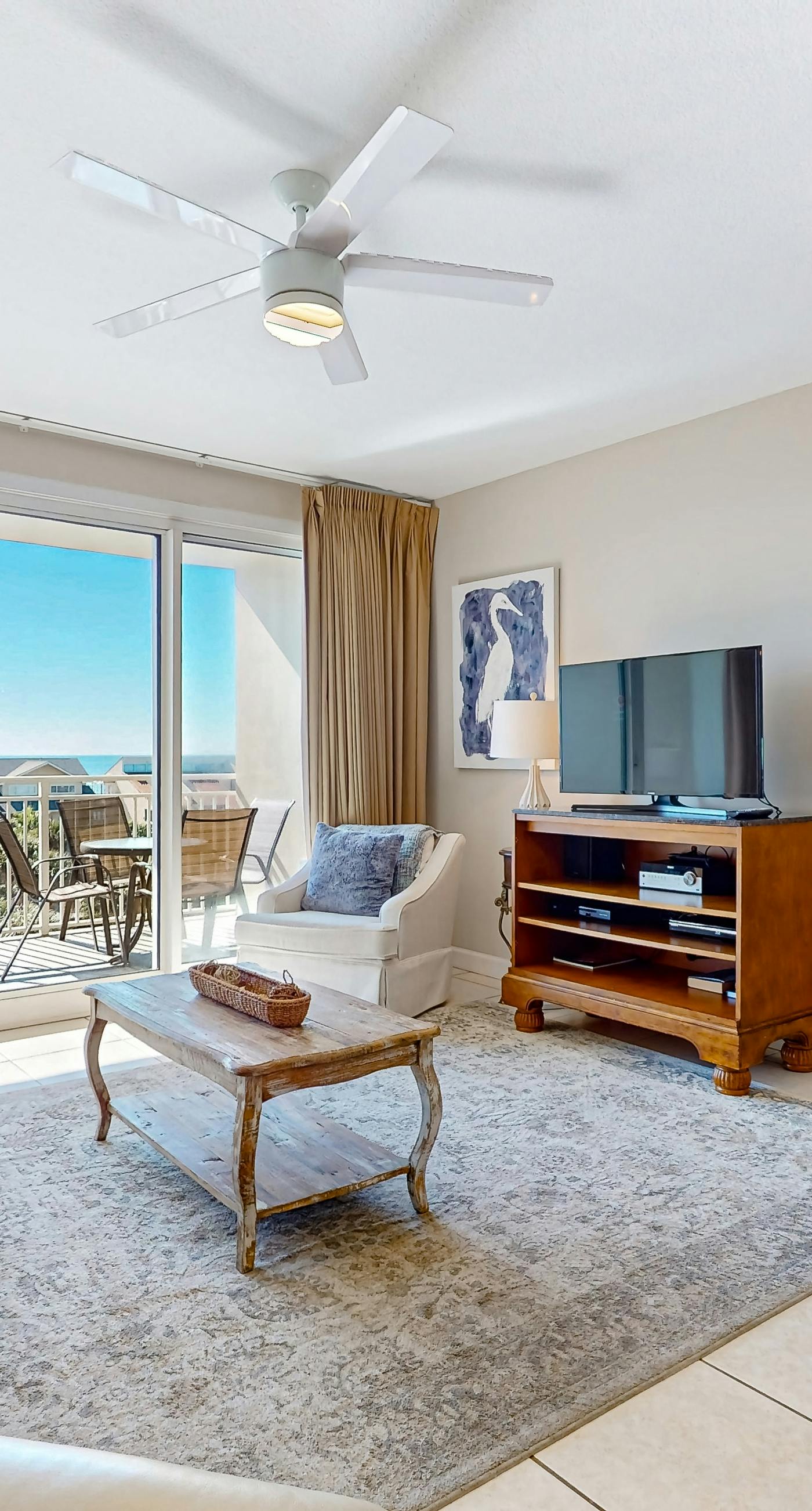 Sleek condo @ Sterling Shores w/shared pool, gym, theater & ocean views