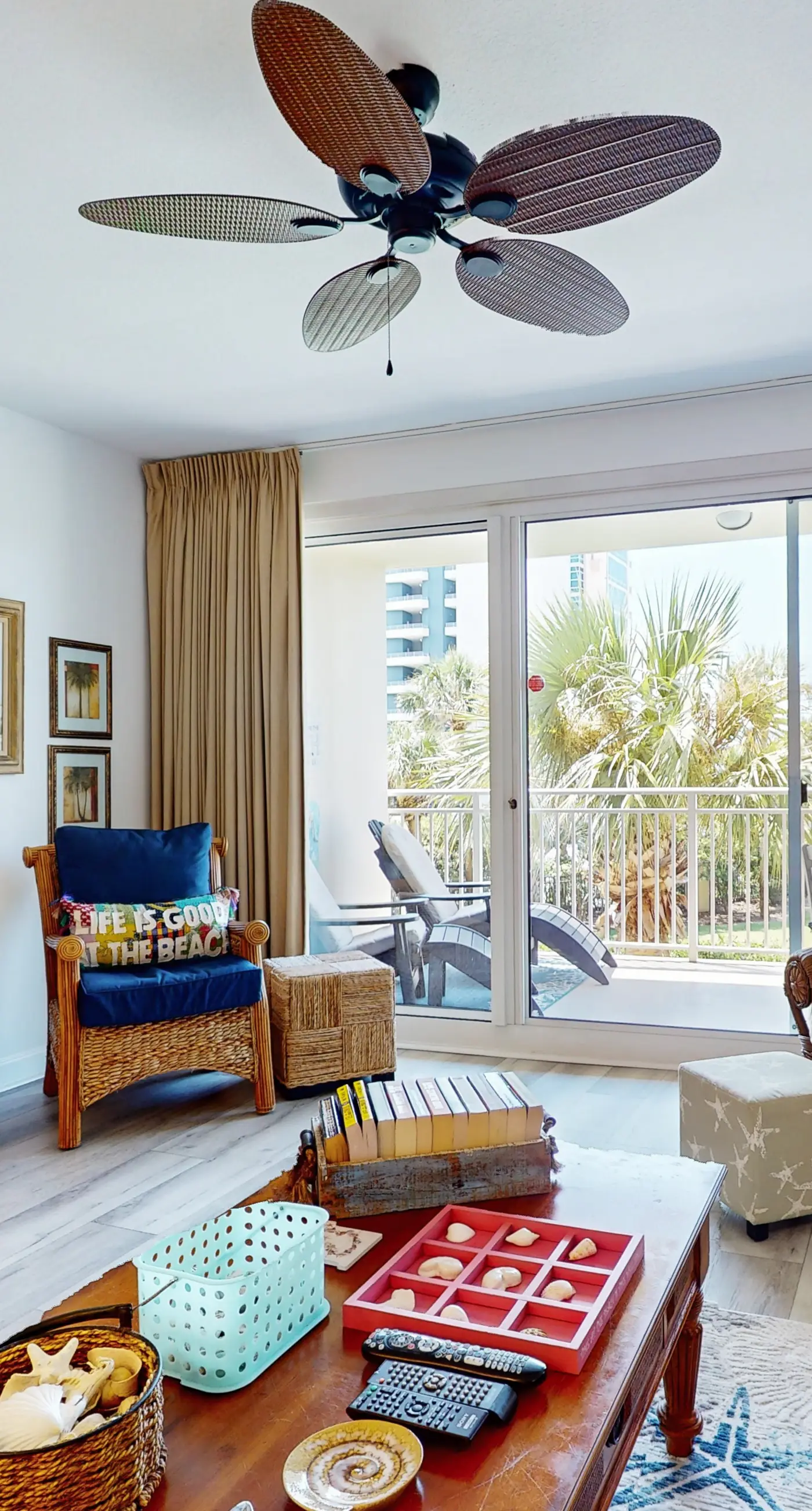 Marvelous Gulf-front condo with amazing views, pool, snack bar, & fitness room