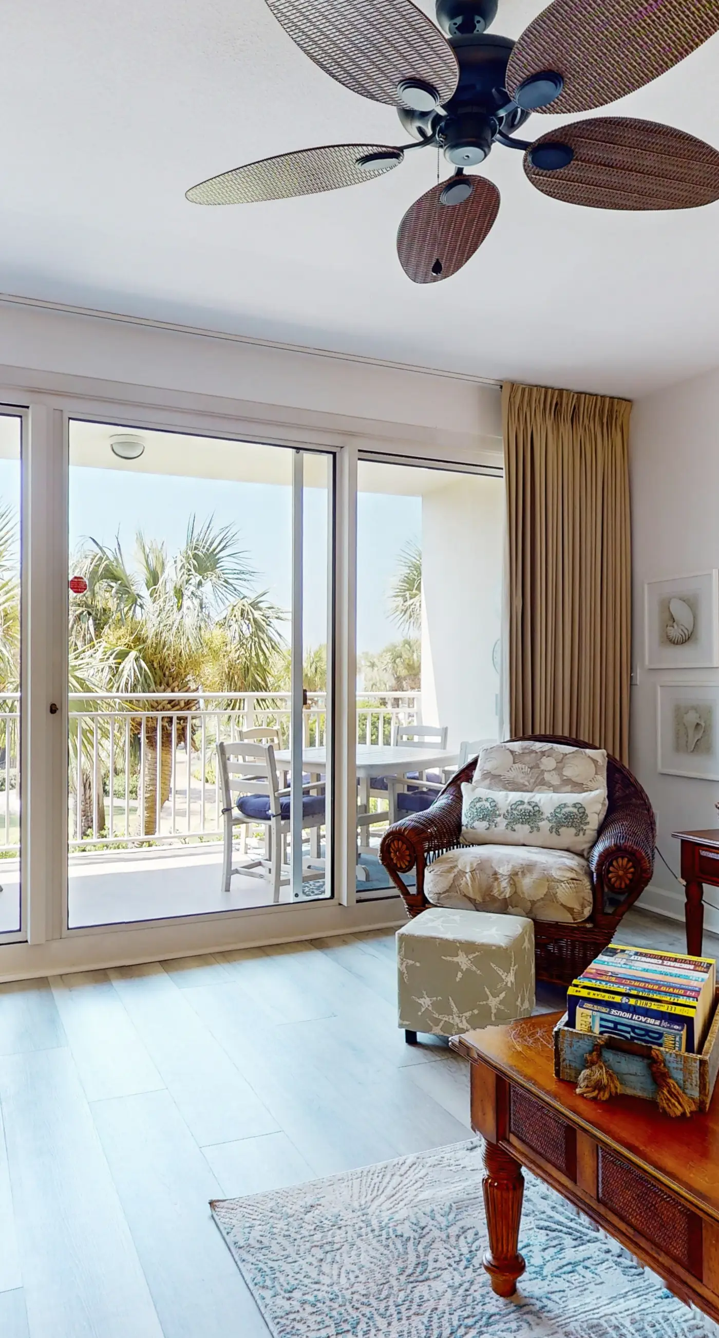 Marvelous Gulf-front condo with amazing views, pool, snack bar, & fitness room