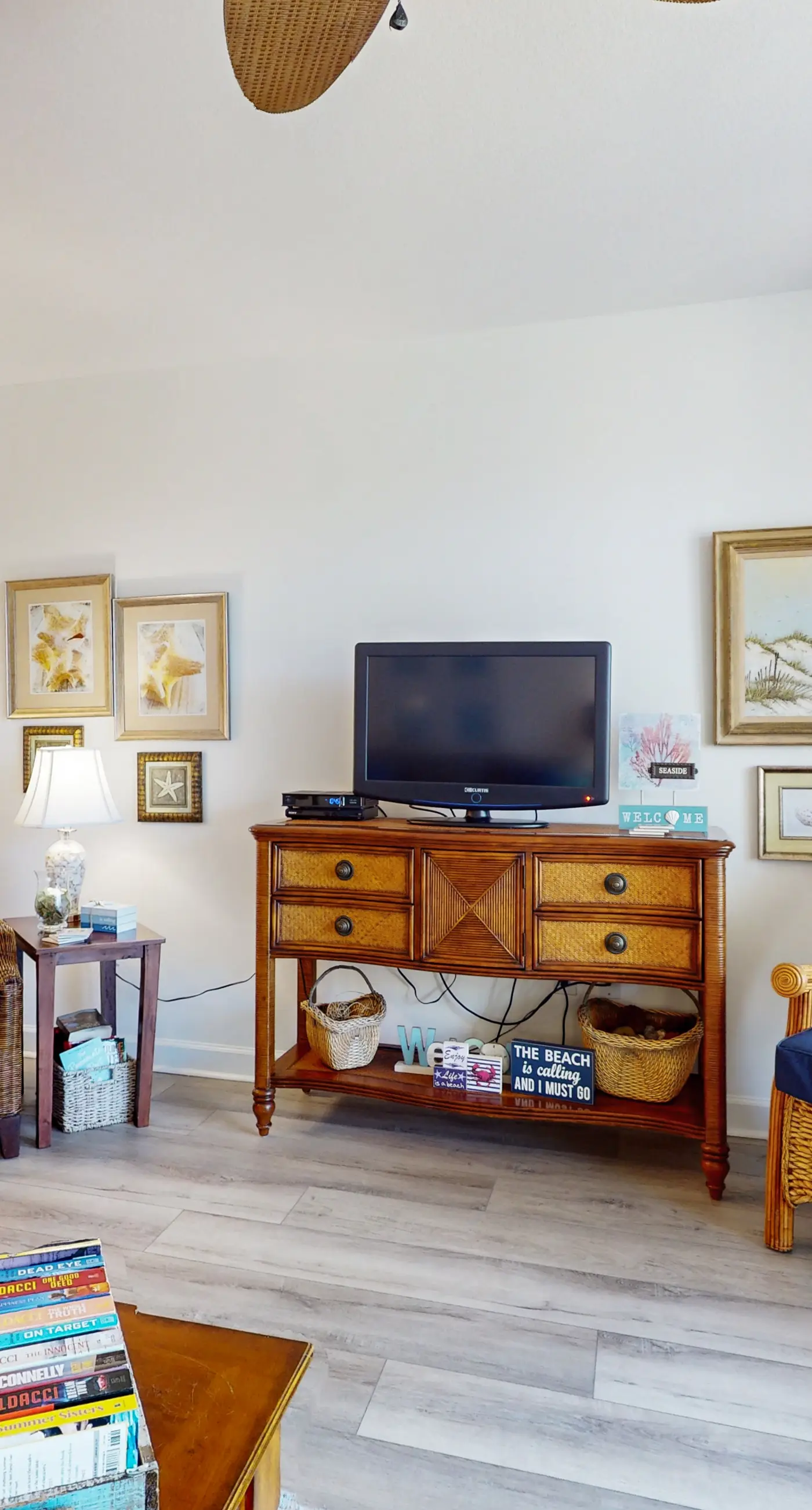 Marvelous Gulf-front condo with amazing views, pool, snack bar, & fitness room