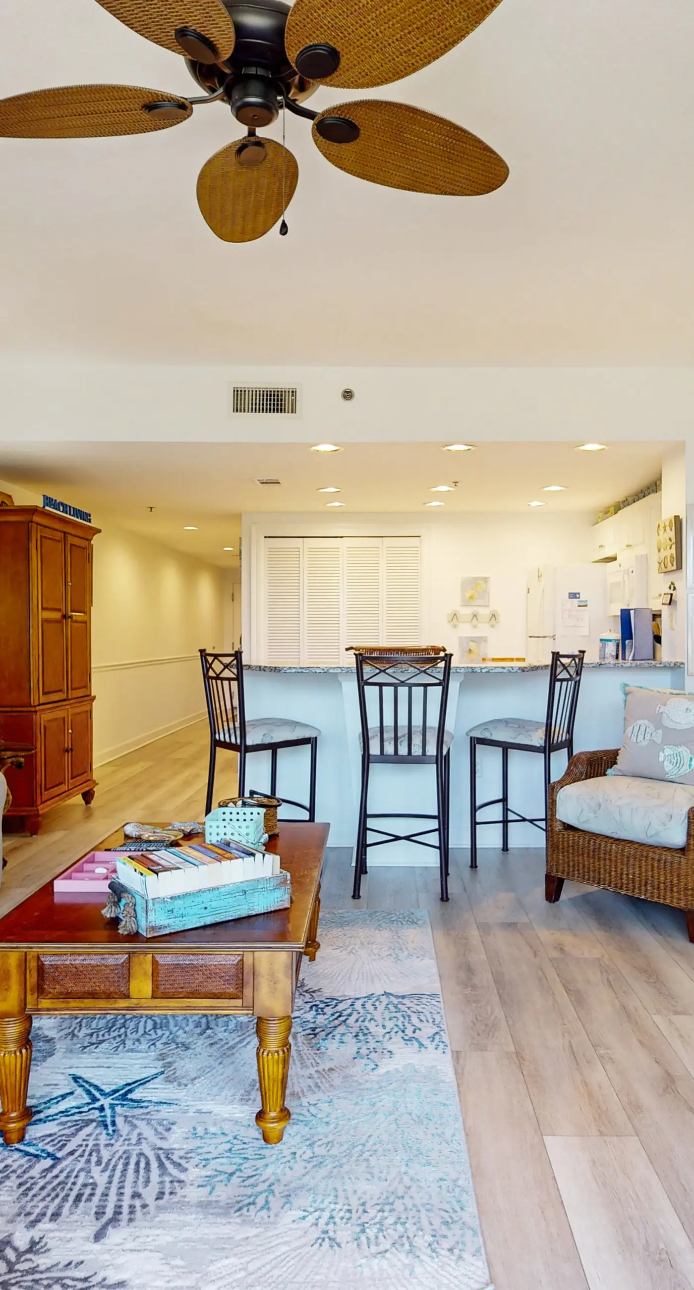 Marvelous Gulf-front condo with amazing views, pool, snack bar, & fitness room