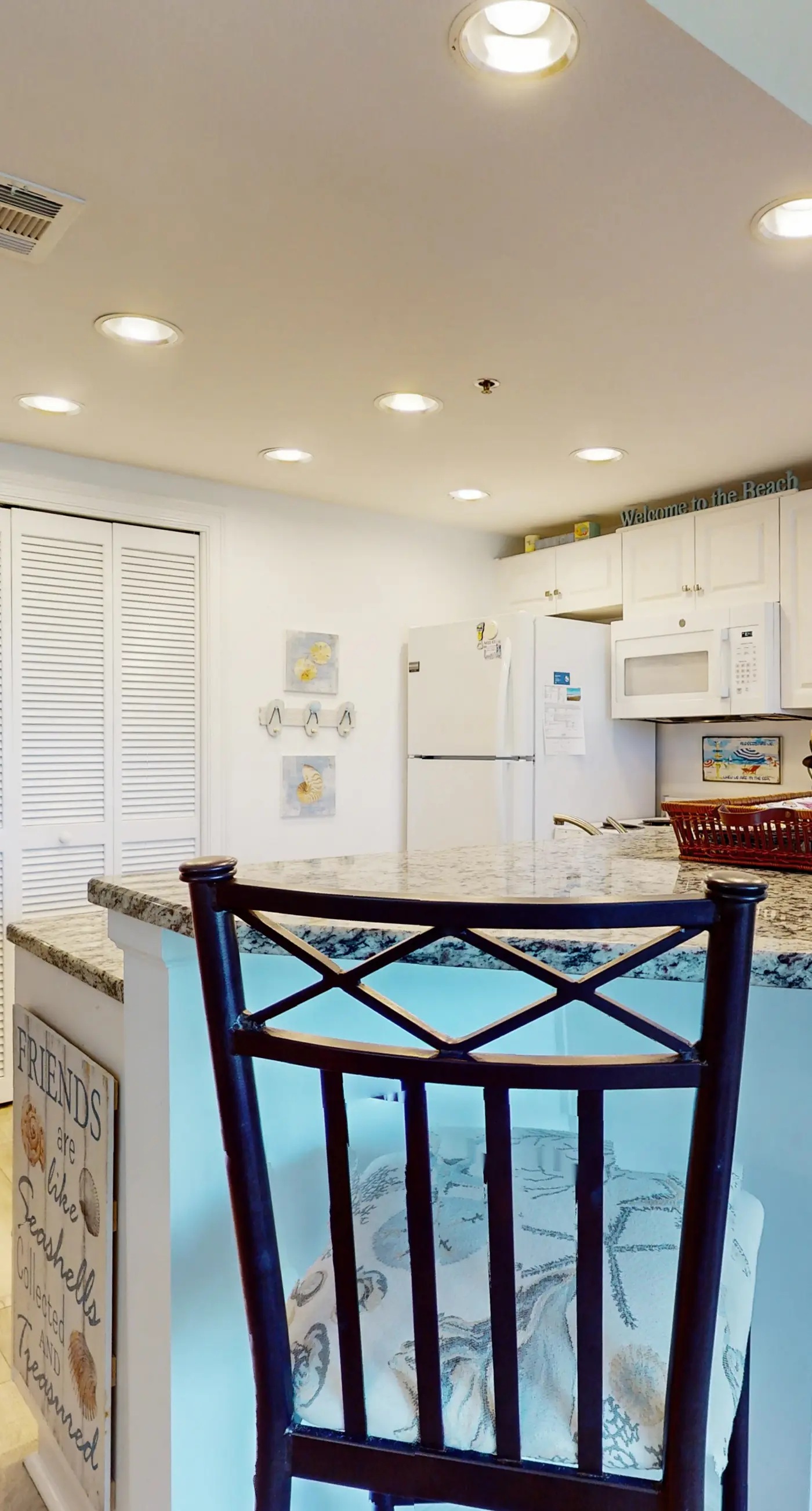 Marvelous Gulf-front condo with amazing views, pool, snack bar, & fitness room