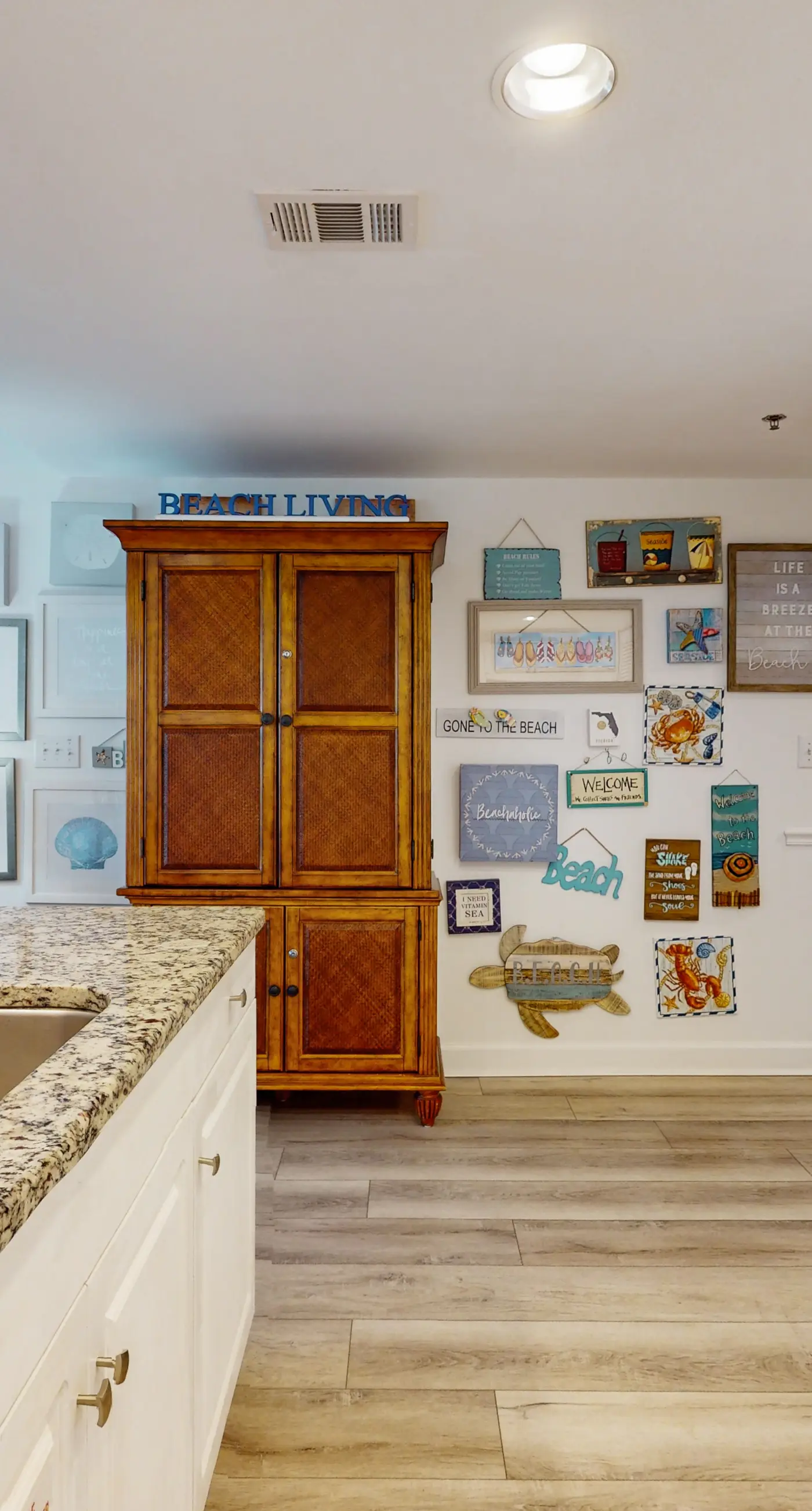 Marvelous Gulf-front condo with amazing views, pool, snack bar, & fitness room