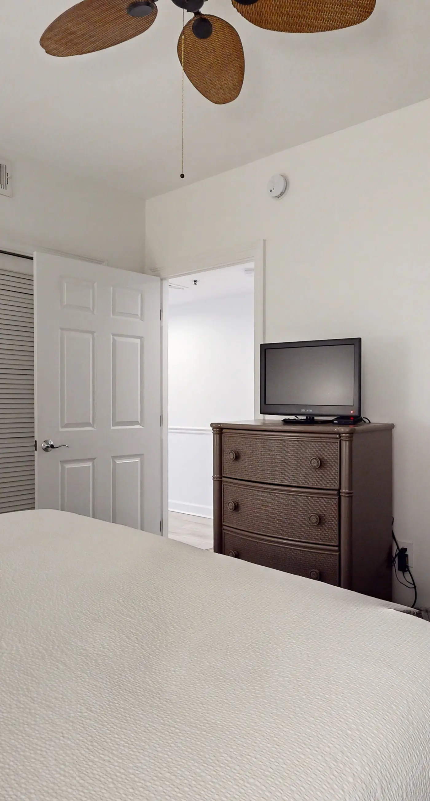 Marvelous Gulf-front condo with amazing views, pool, snack bar, & fitness room