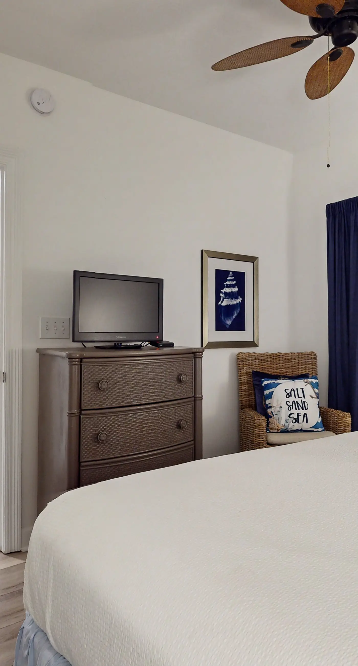 Marvelous Gulf-front condo with amazing views, pool, snack bar, & fitness room