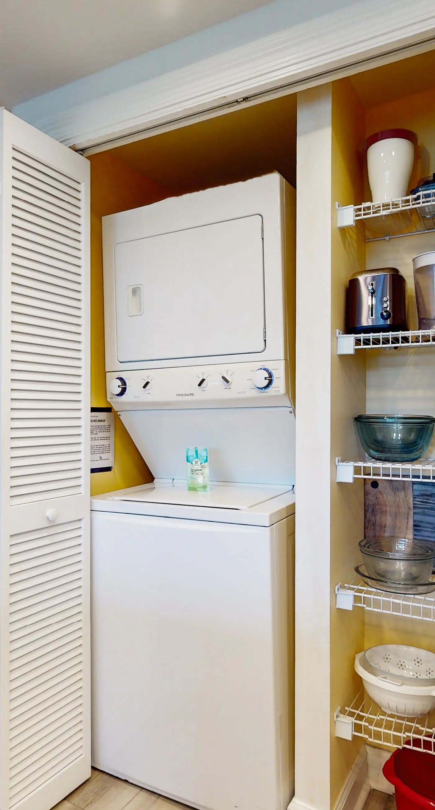 Marvelous Gulf-front condo with amazing views, pool, snack bar, & fitness room