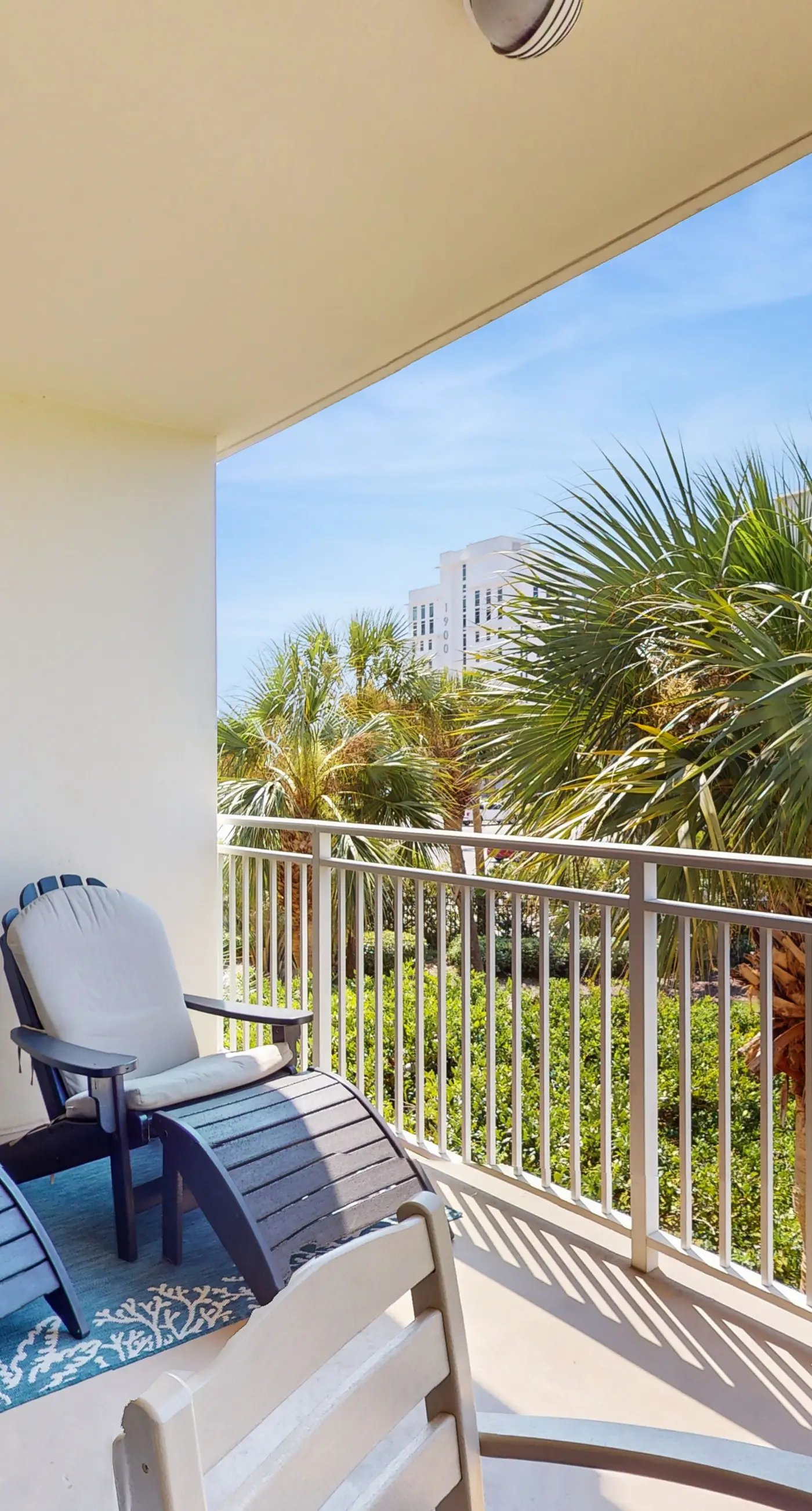 Marvelous Gulf-front condo with amazing views, pool, snack bar, & fitness room