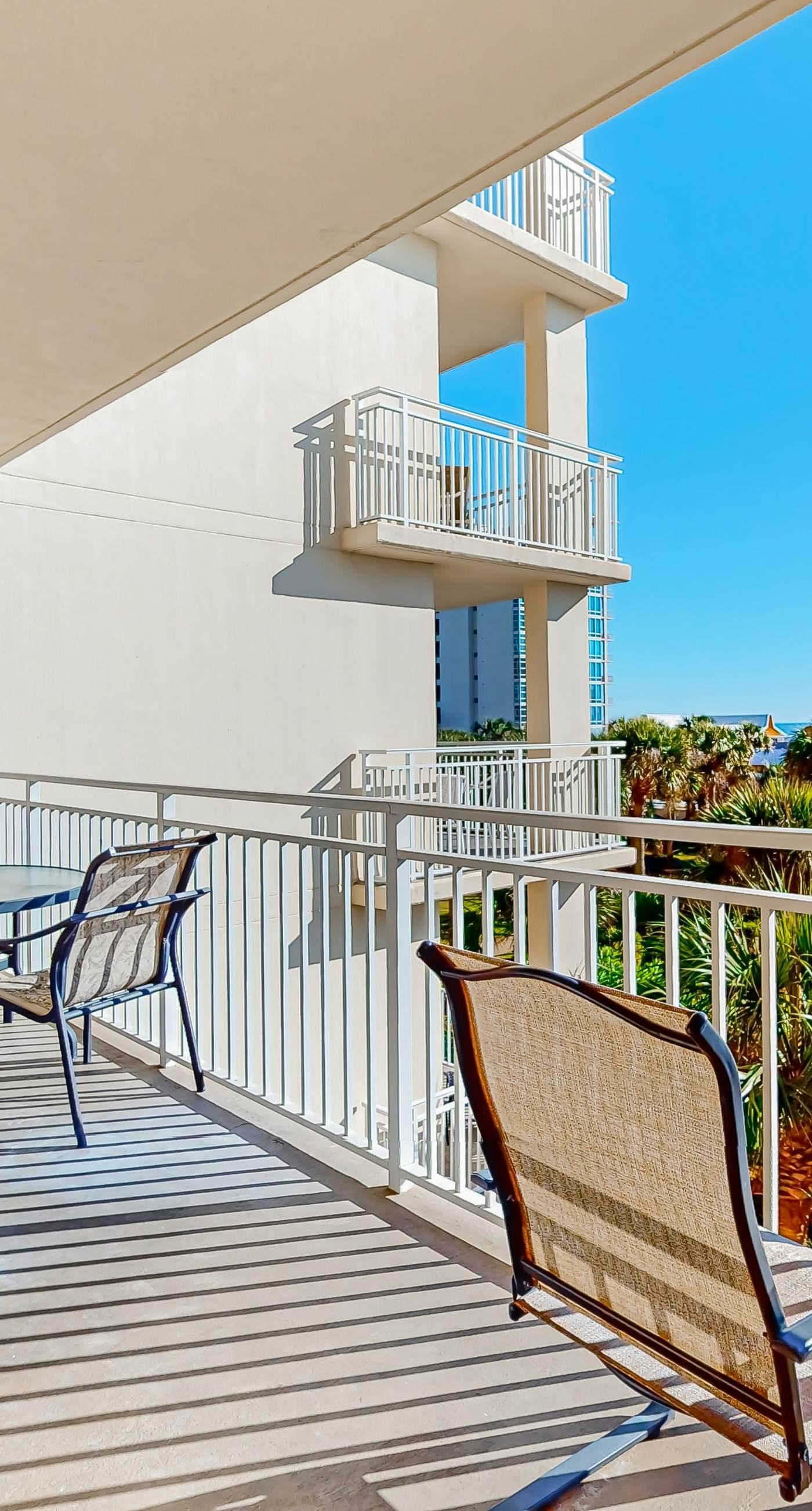 Charming & sleek condo w incredible water views and shared on-site amenities