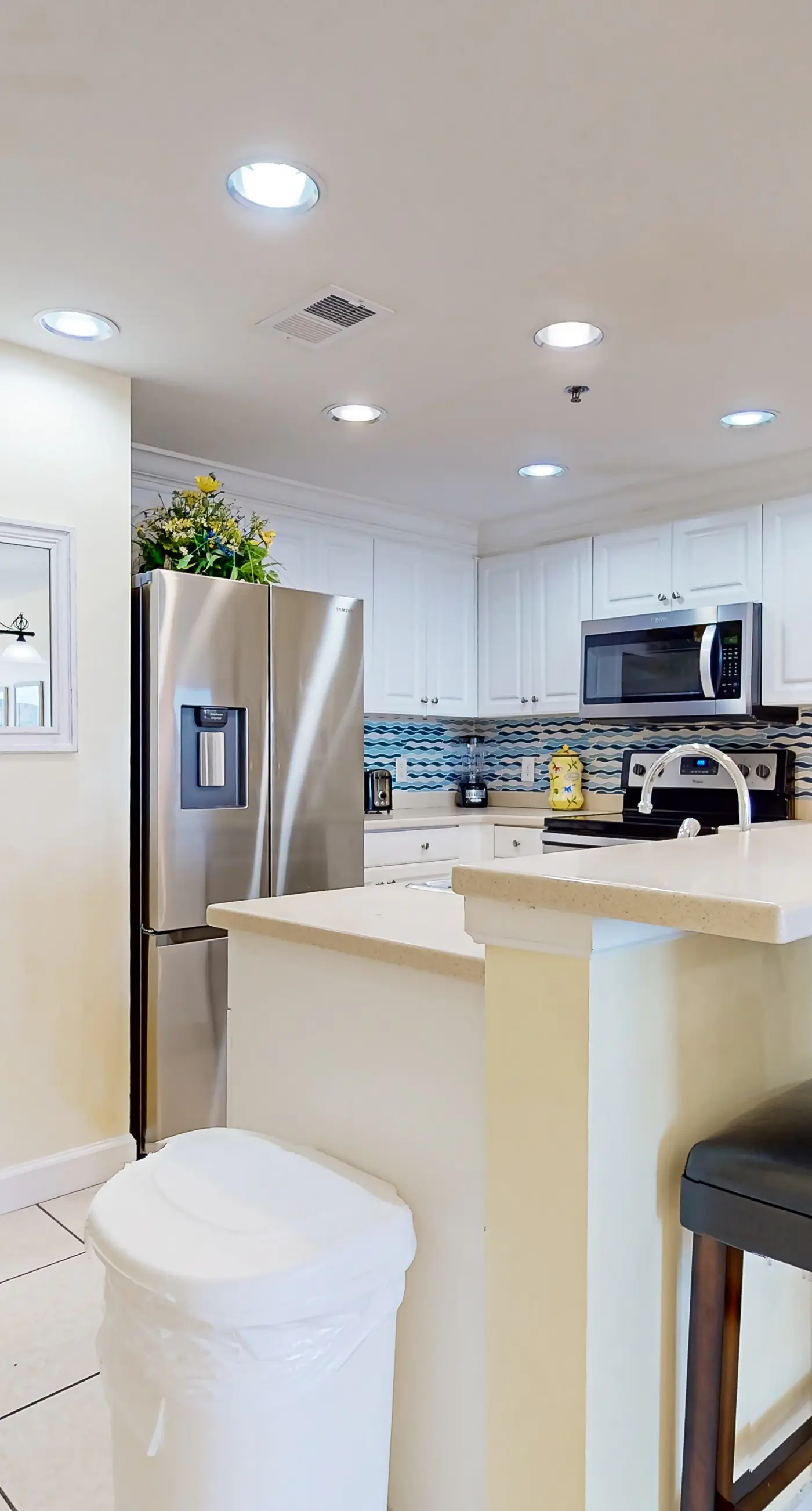 Charming & sleek condo w/incredible water views and shared on-site amenities