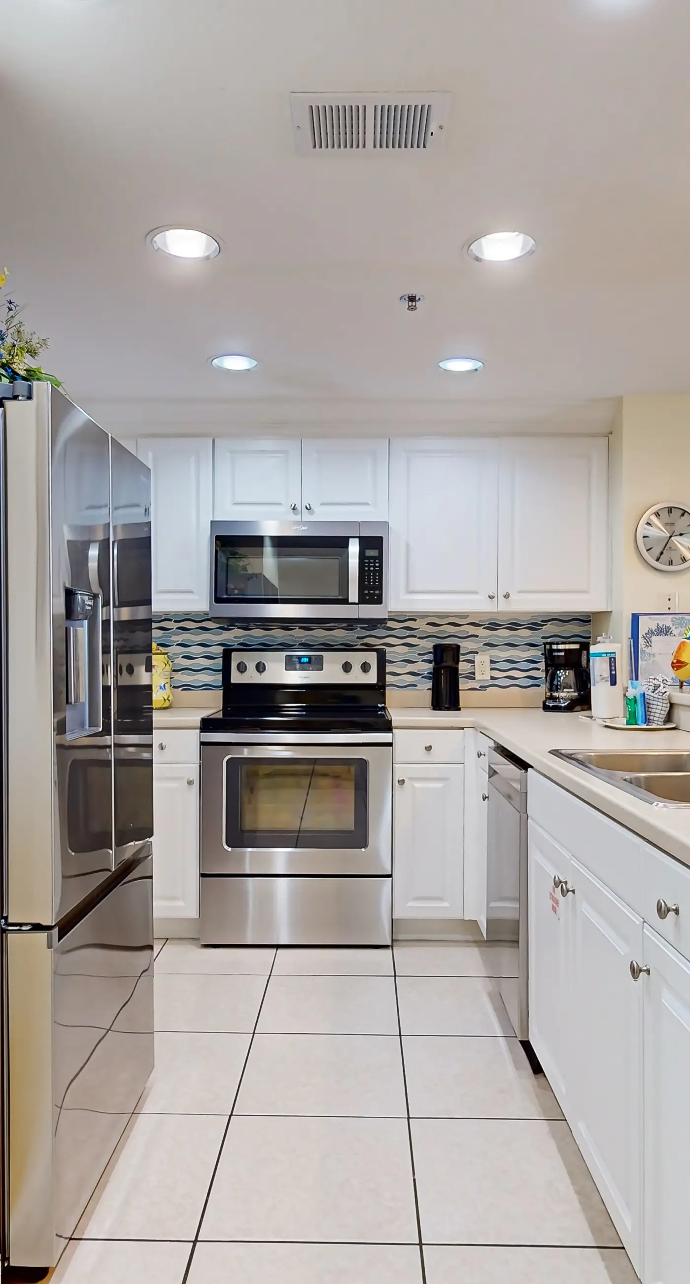 Charming & sleek condo w/incredible water views and shared on-site amenities