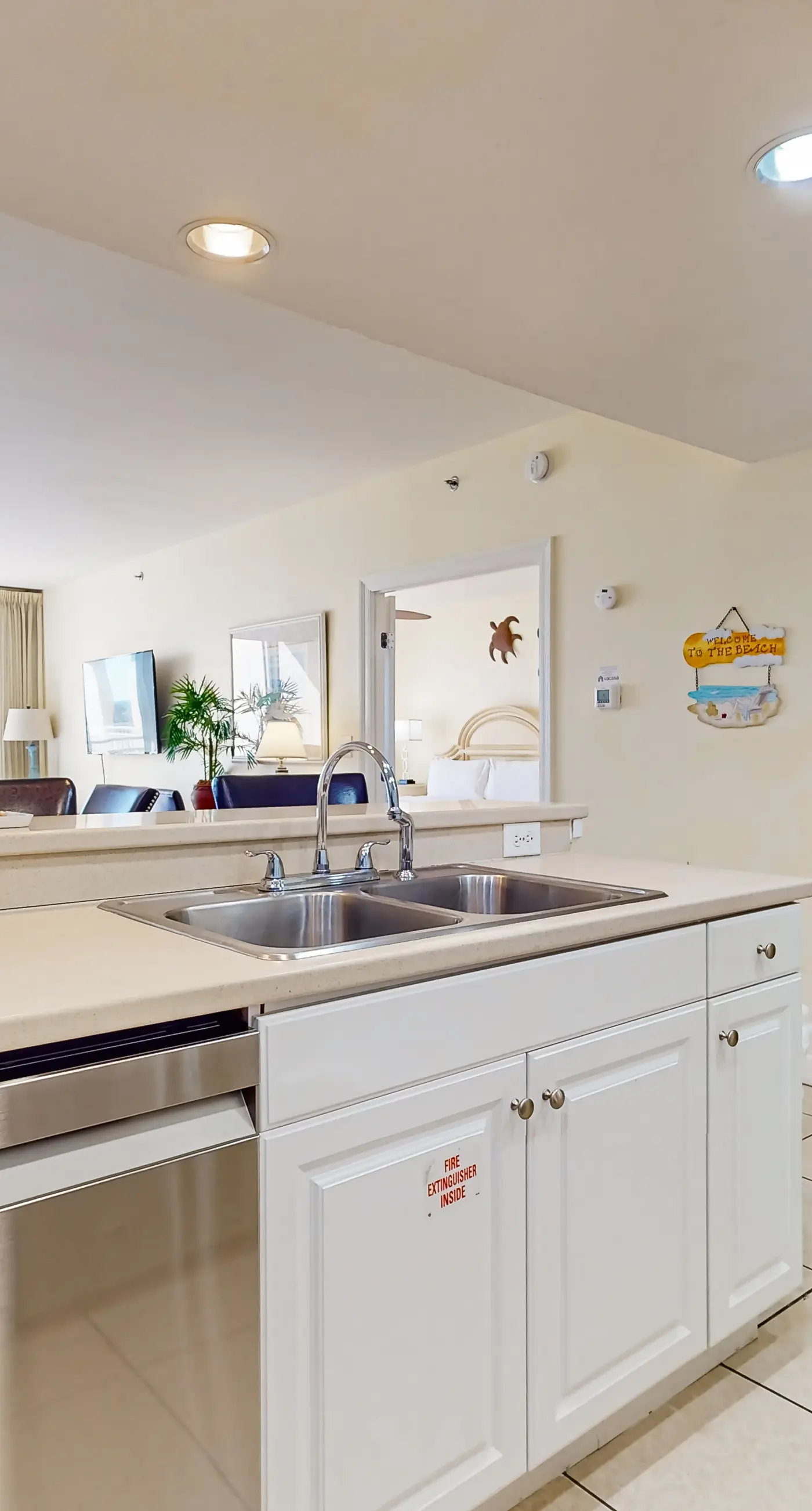 Charming & sleek condo w/incredible water views and shared on-site amenities