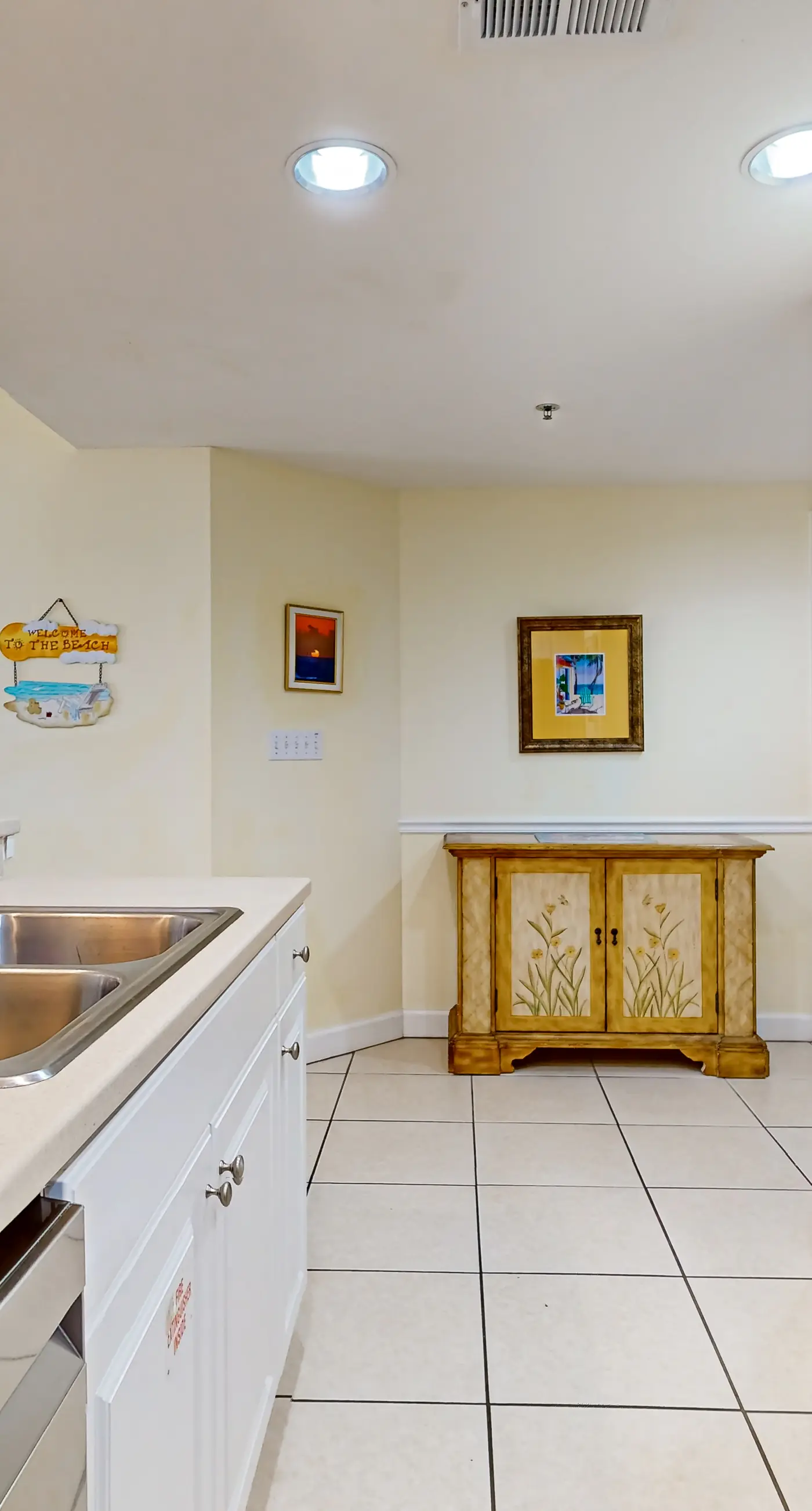 Charming & sleek condo w/incredible water views and shared on-site amenities